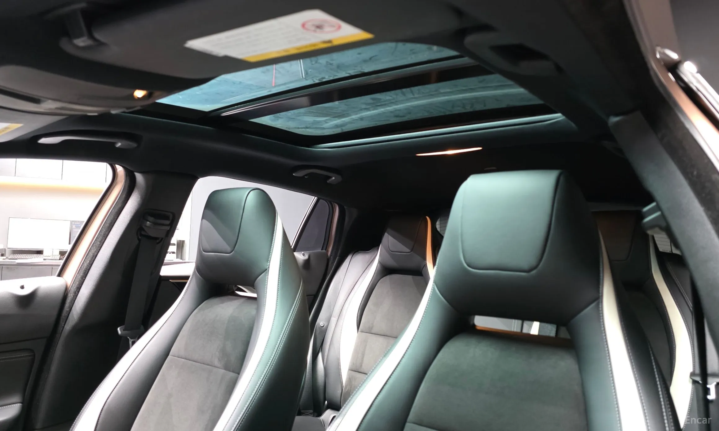 Infiniti Q30 превью 19