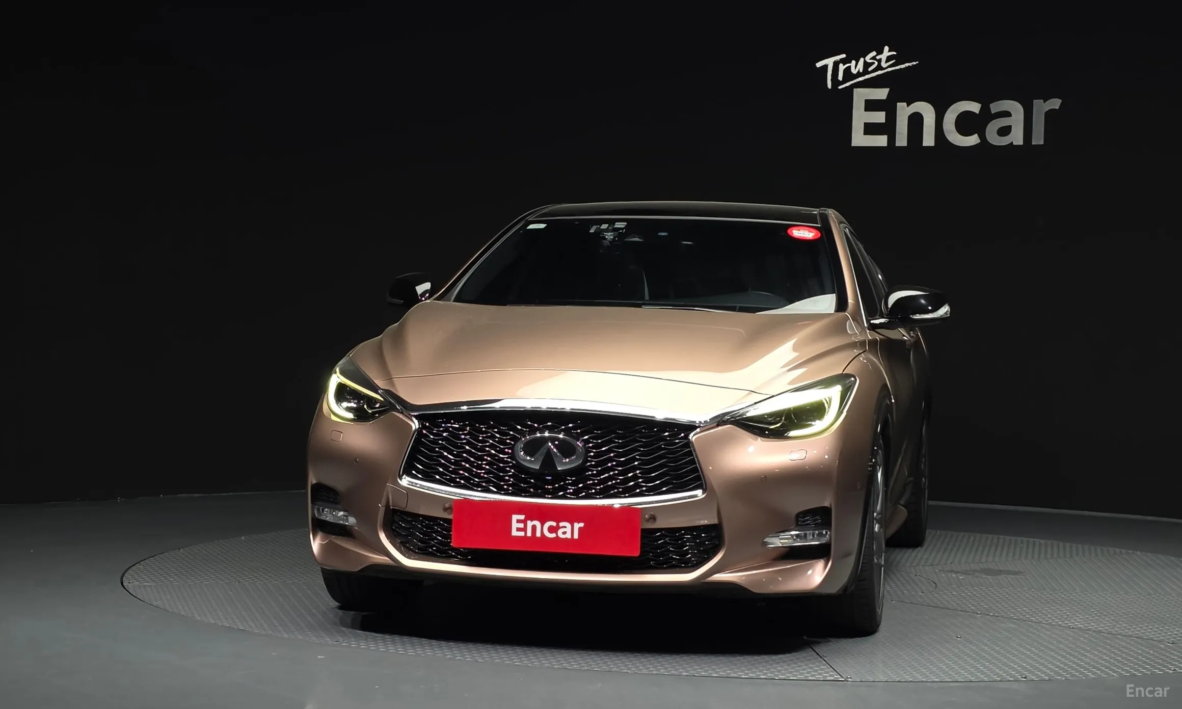 Infiniti Q30 превью 3