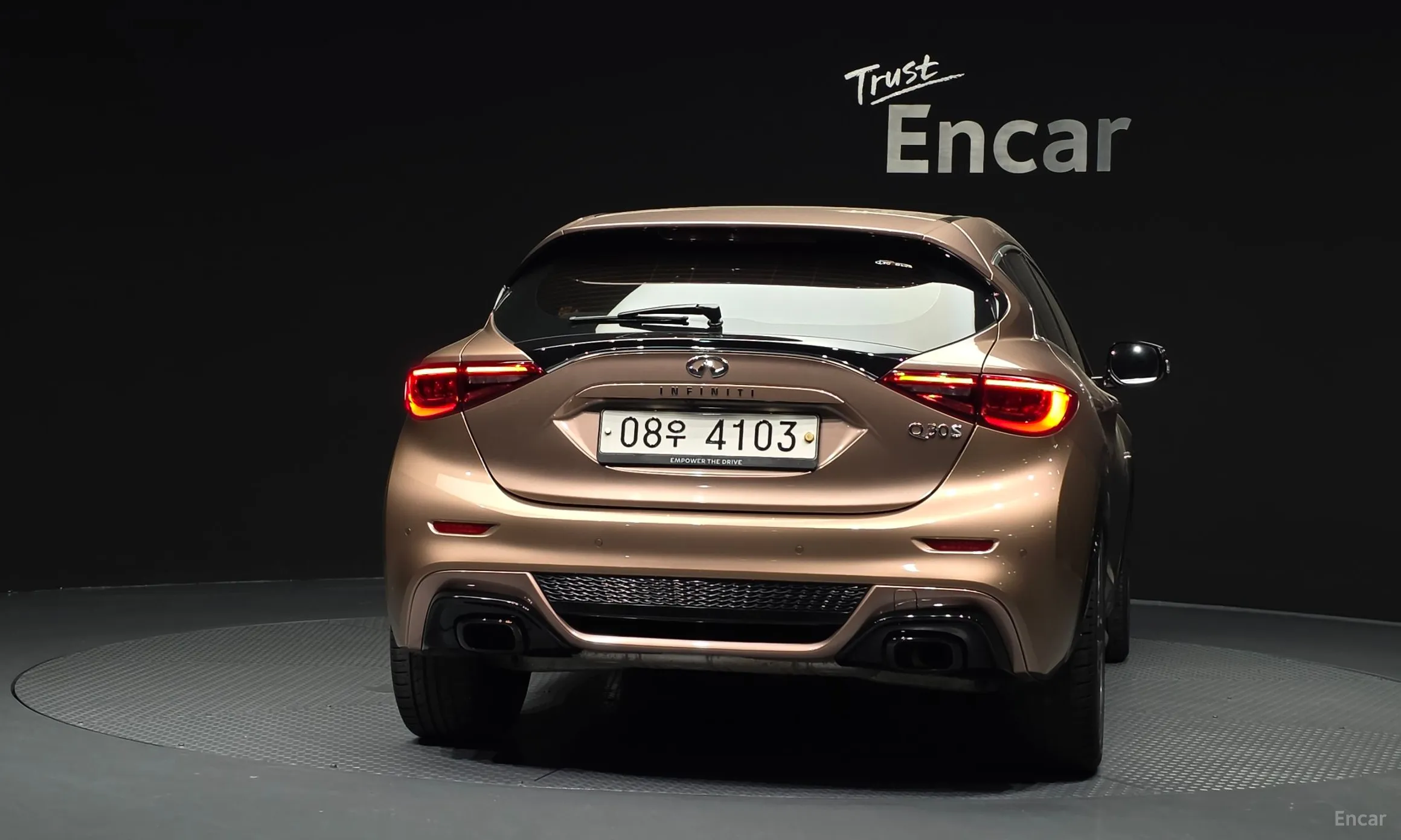 Infiniti Q30 превью 4
