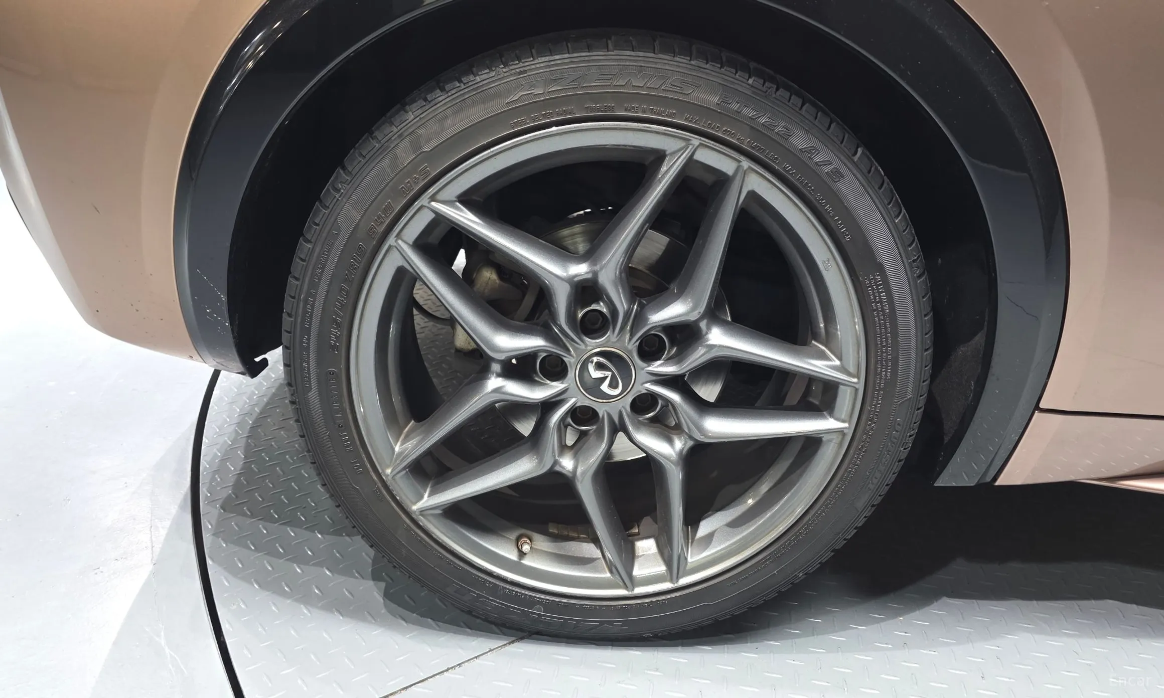 Infiniti Q30 превью 5