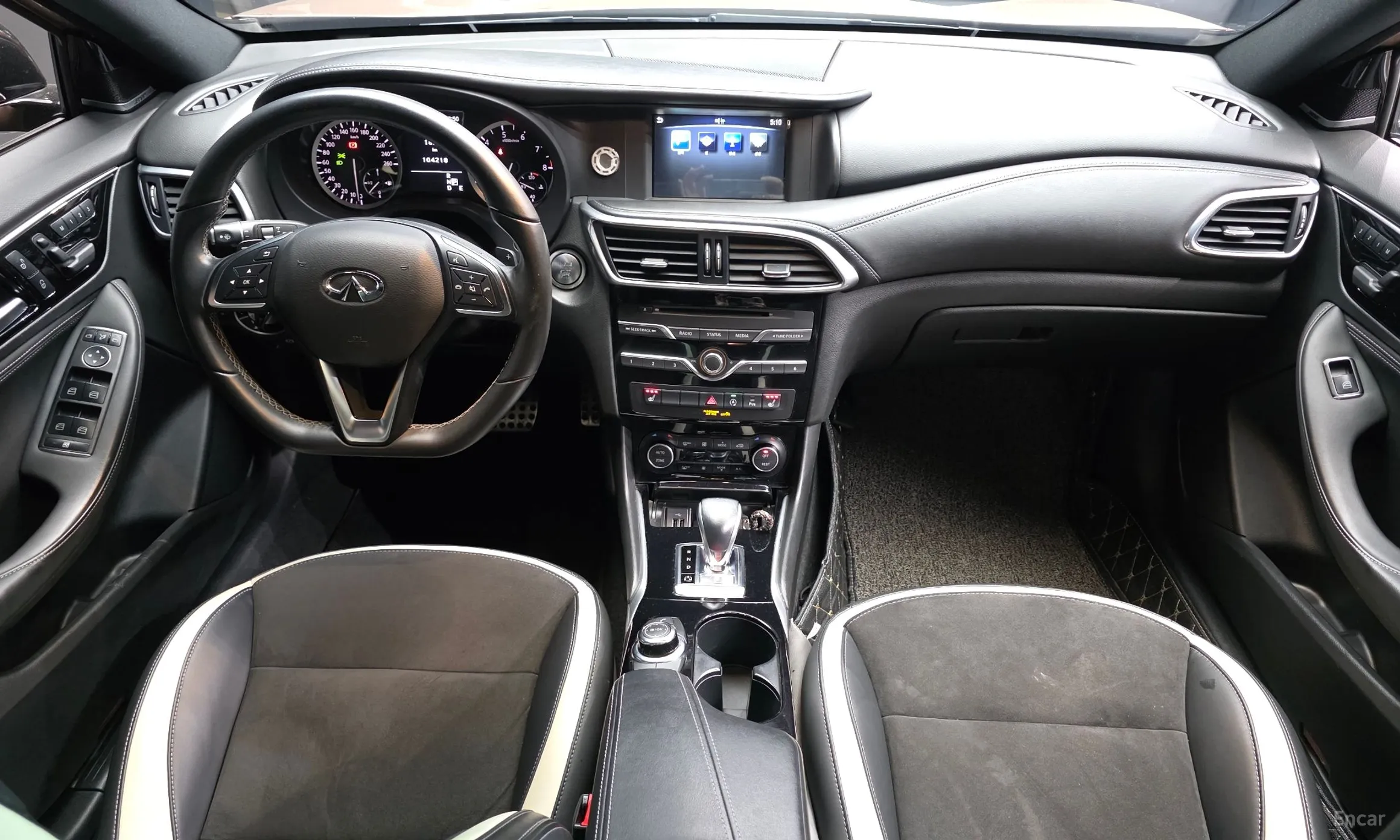 Infiniti Q30 превью 7