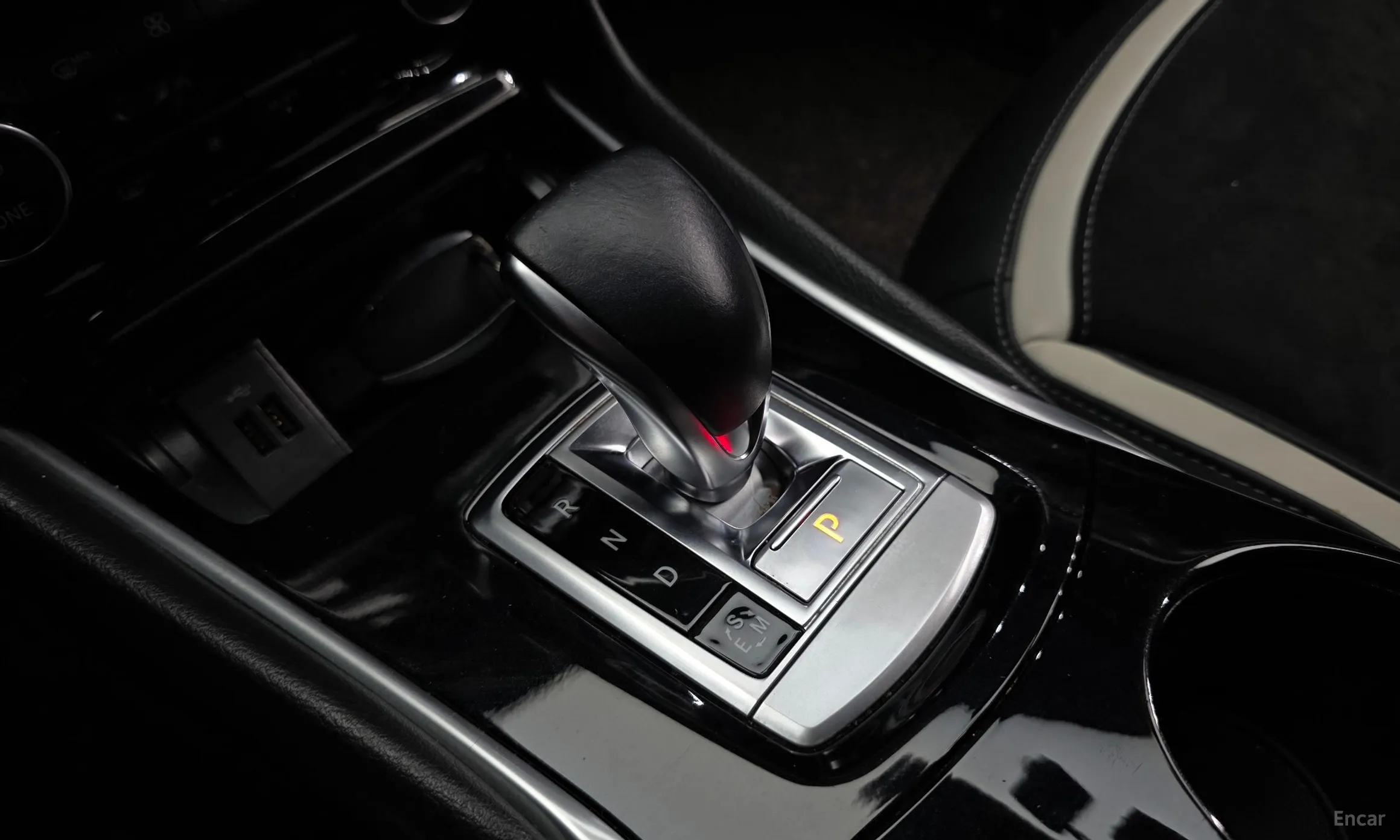 Infiniti Q30 превью 9
