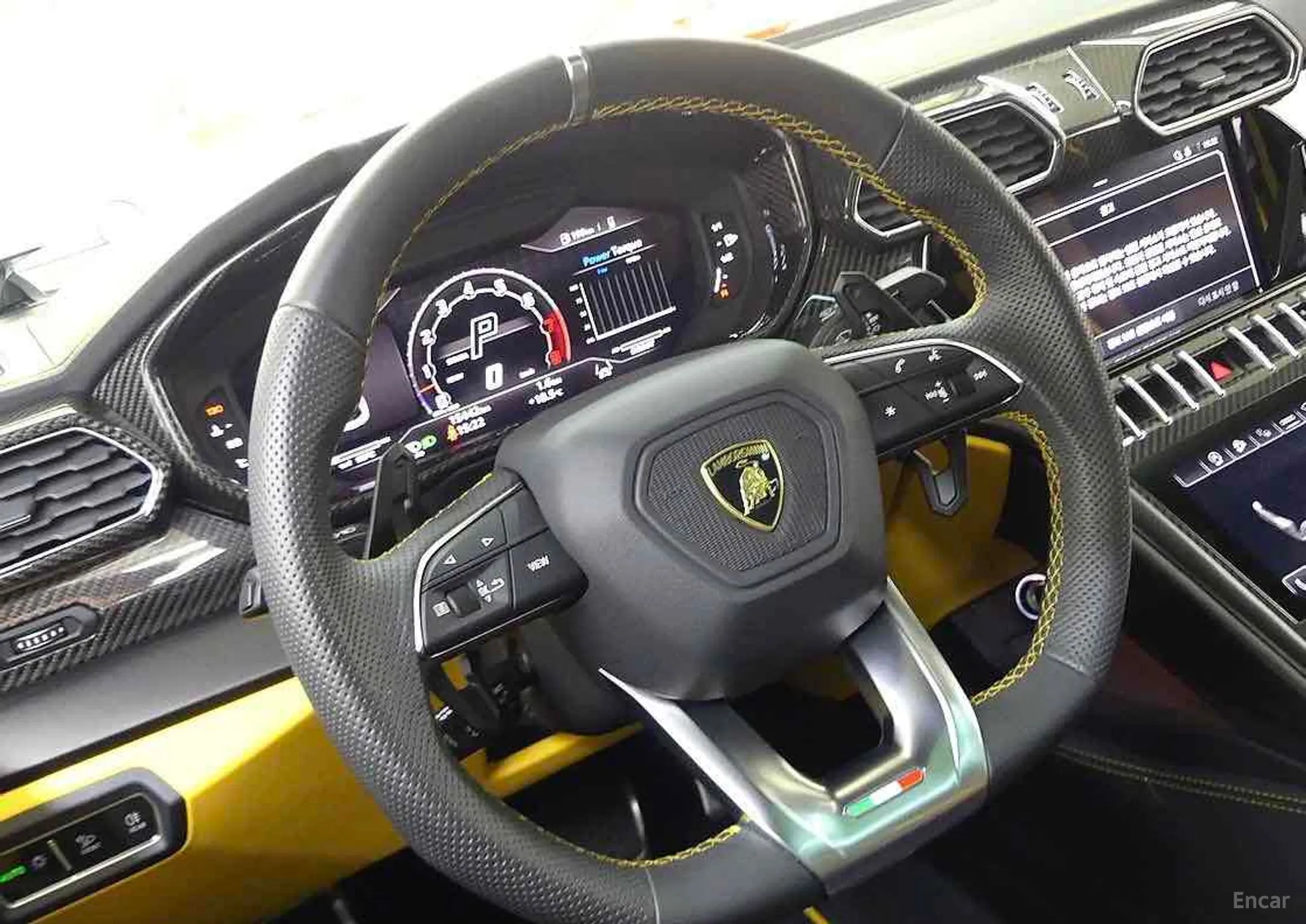 Lamborghini Urus превью 13
