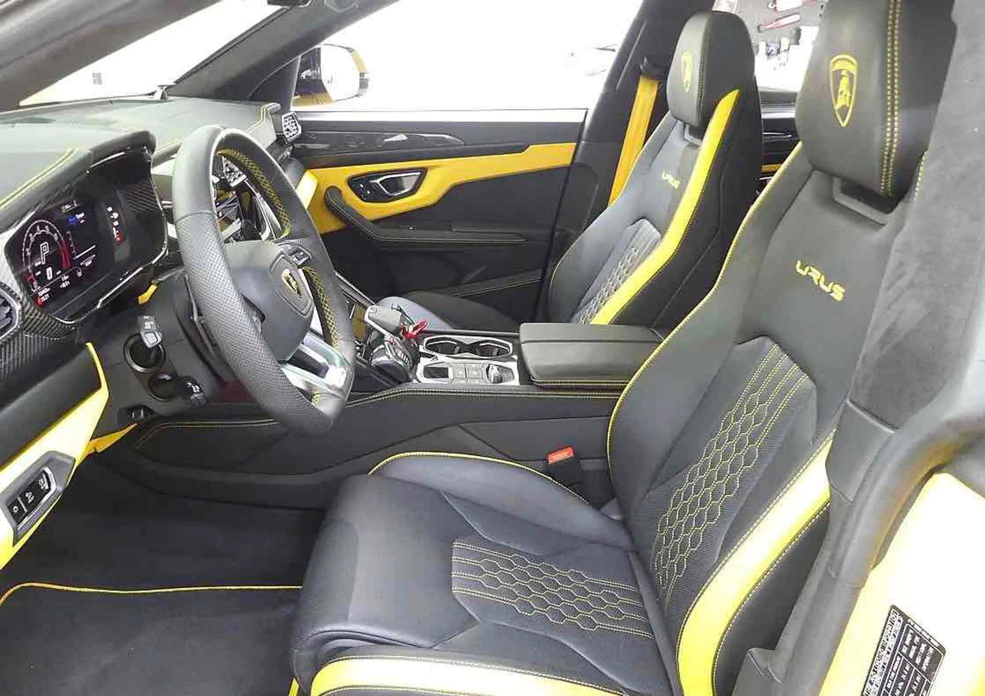 Lamborghini Urus превью 8