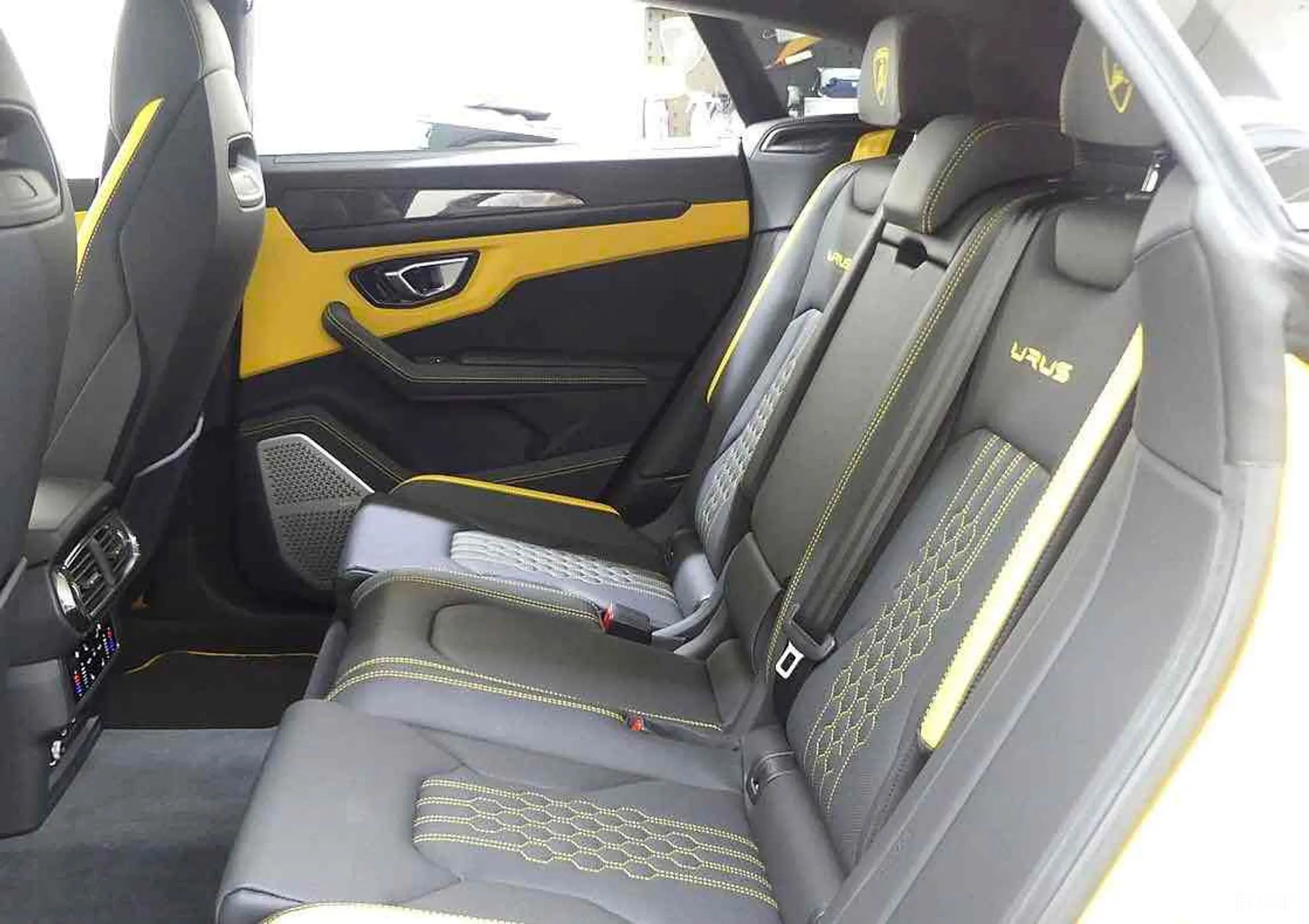 Lamborghini Urus превью 9