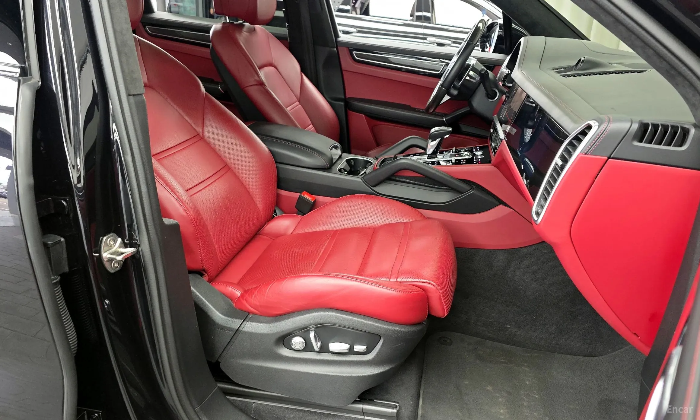 Porsche Cayenne (PO536) превью 11