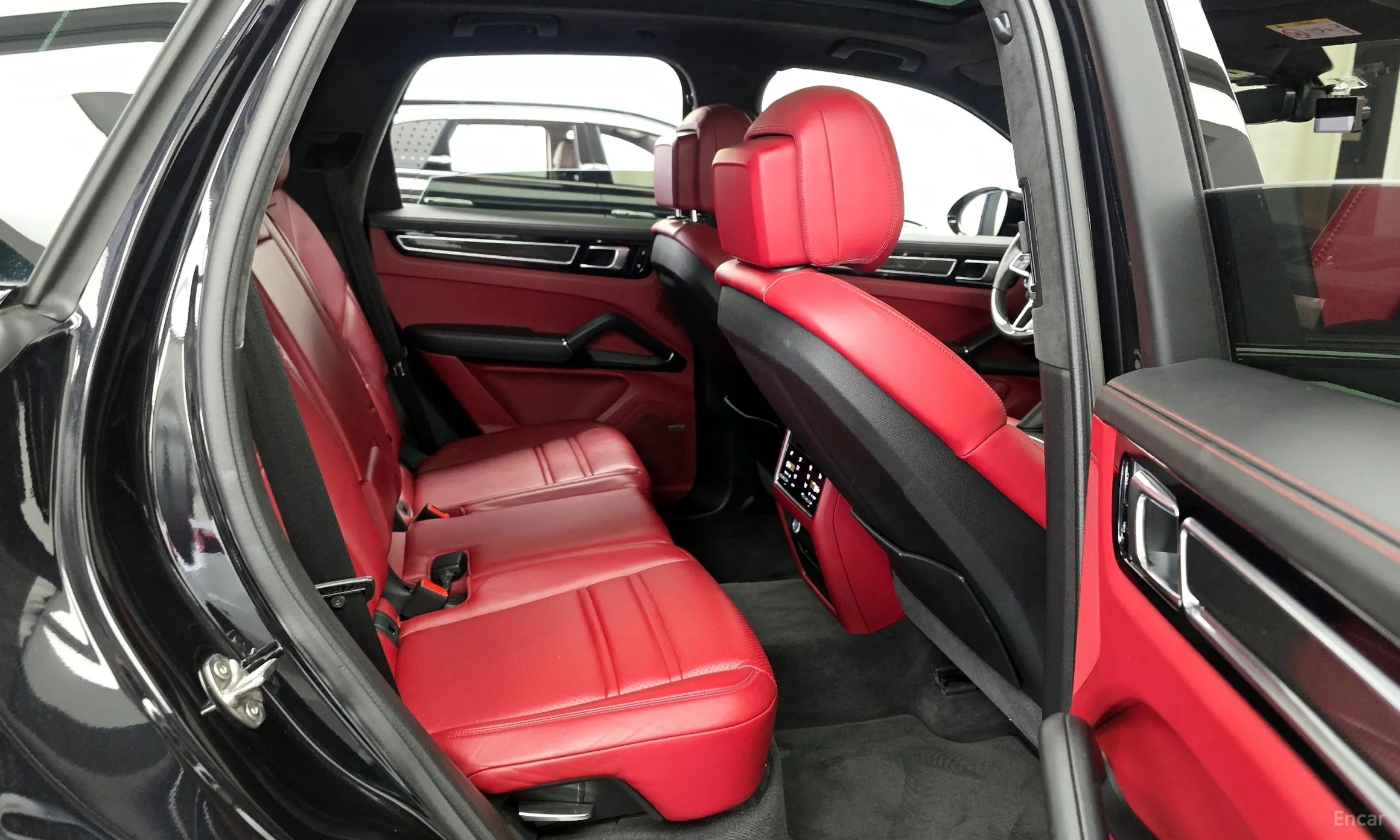 Porsche Cayenne (PO536) превью 12