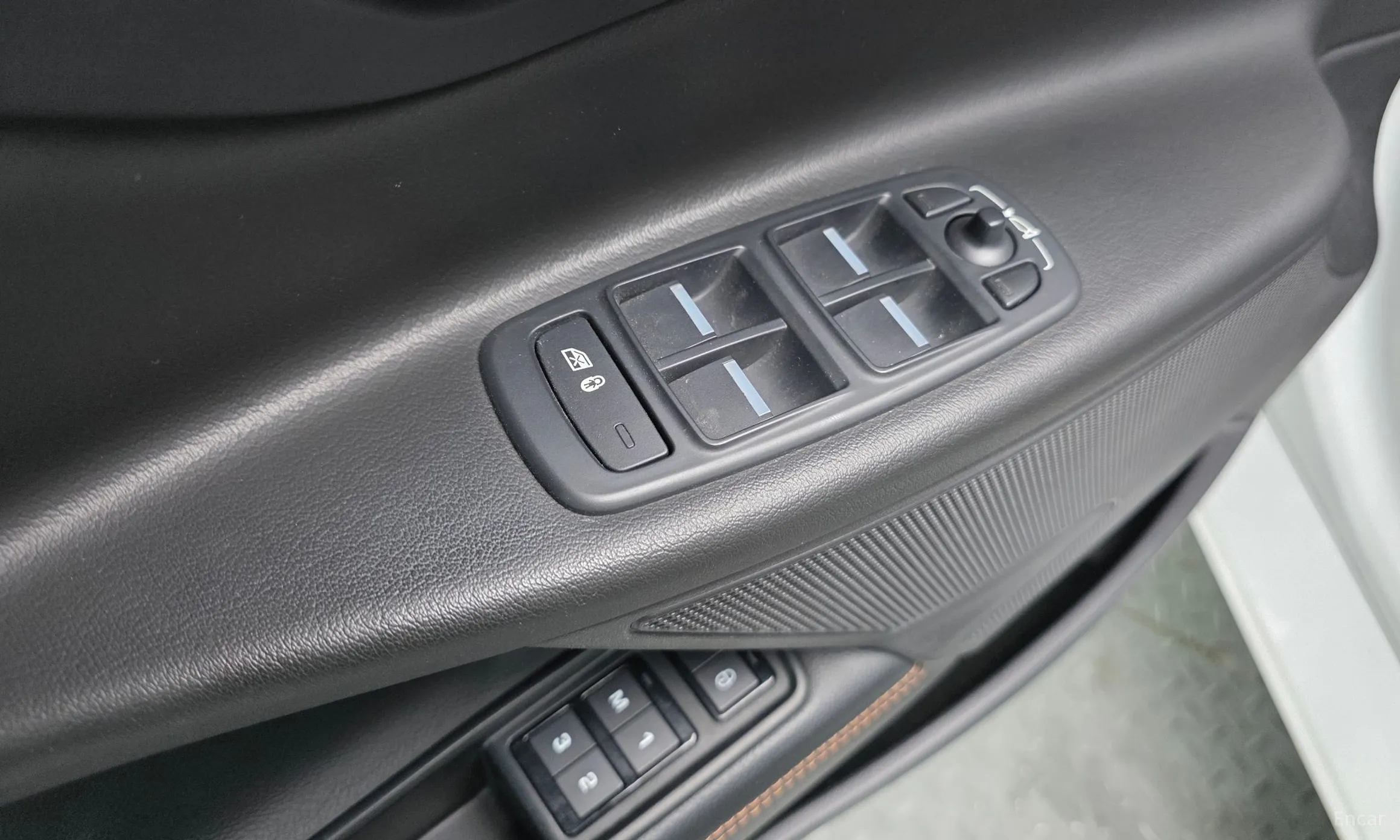 Jaguar XE превью 13