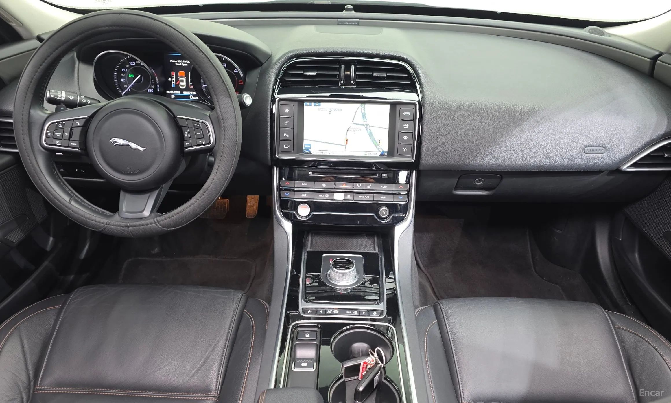 Jaguar XE превью 7