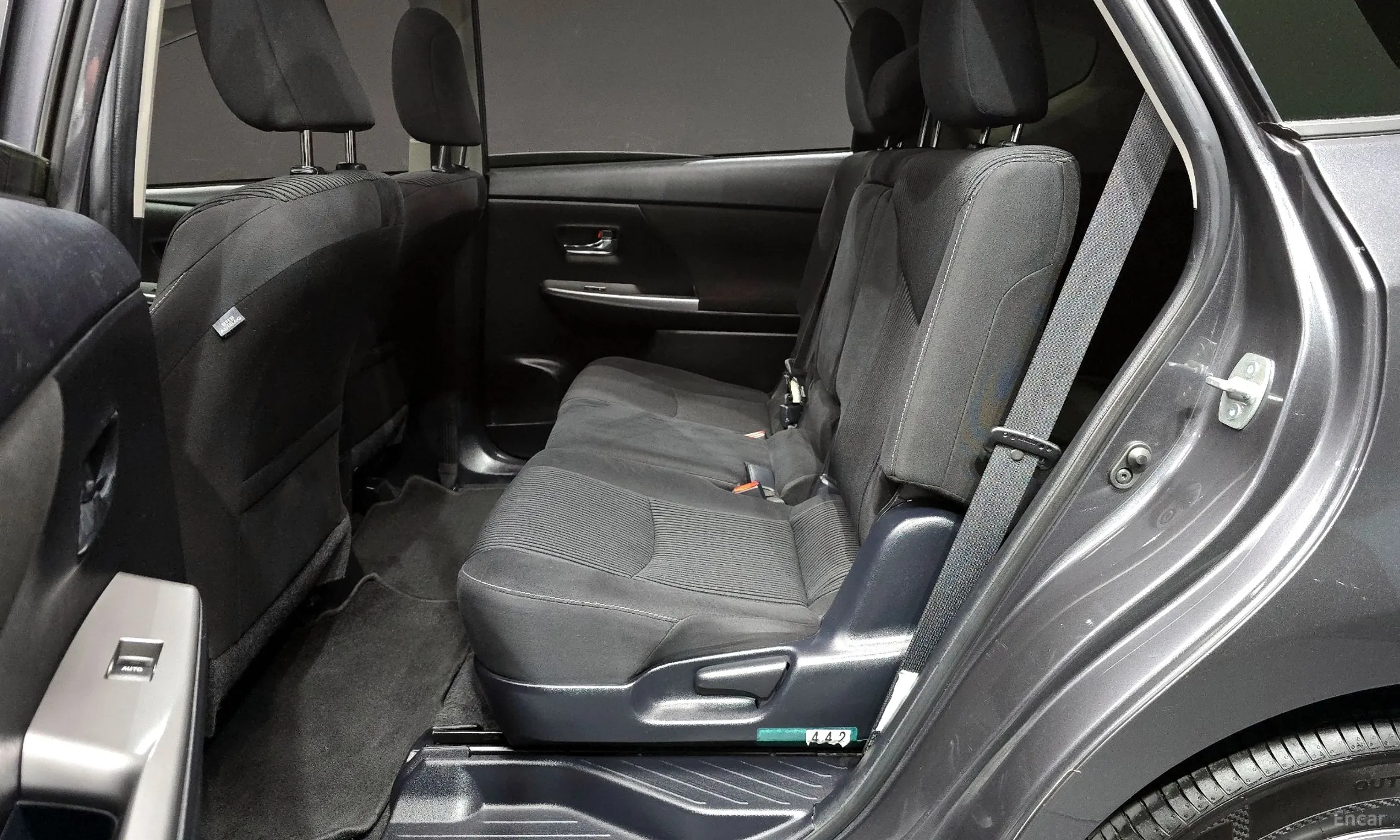 Toyota Prius V превью 12