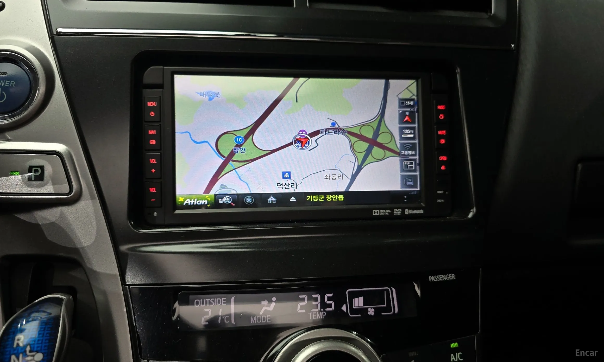 Toyota Prius V превью 15
