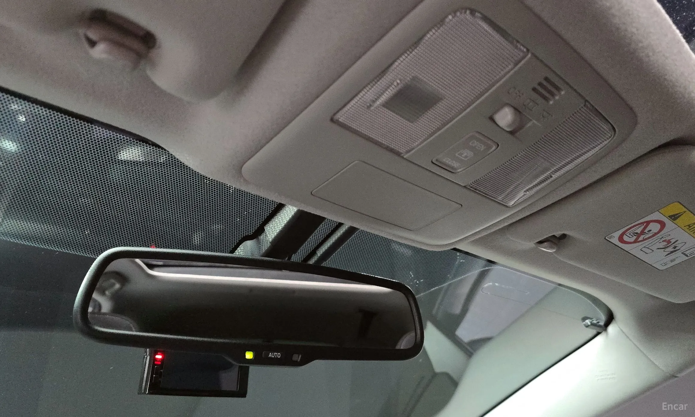 Toyota Prius V превью 19