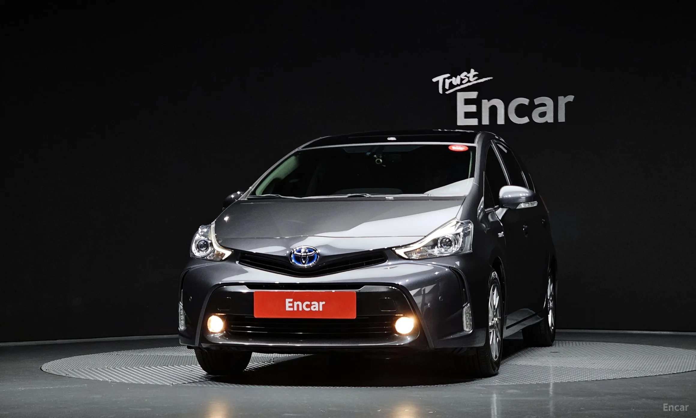 Toyota Prius V превью 3