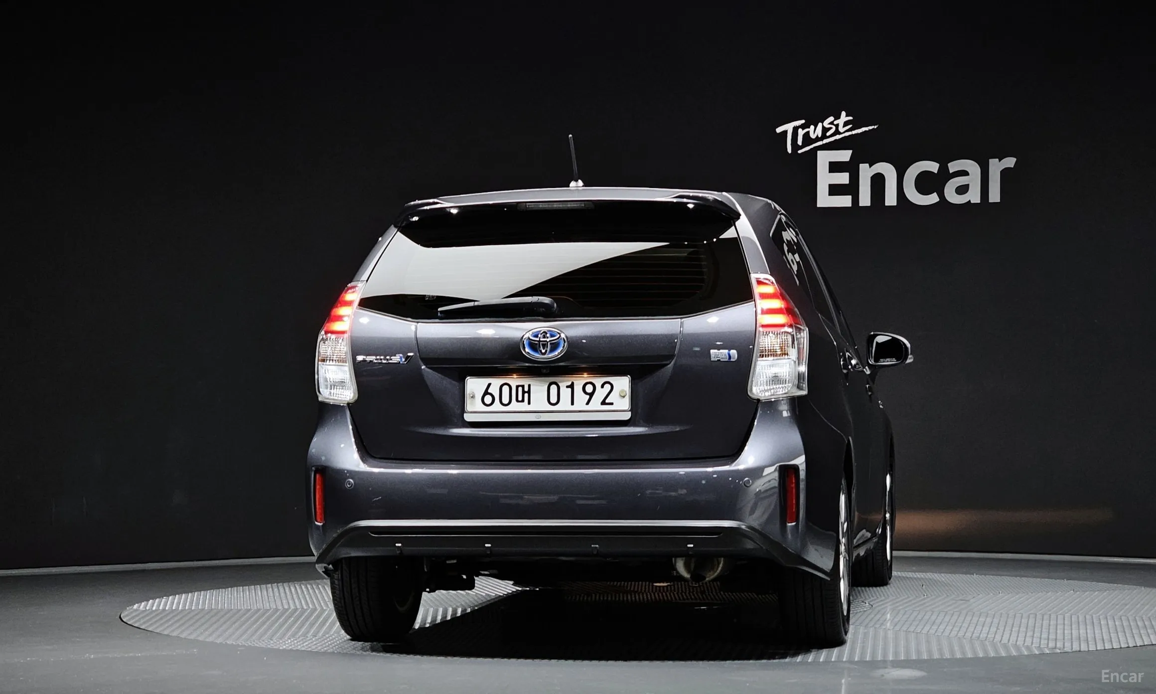 Toyota Prius V превью 4