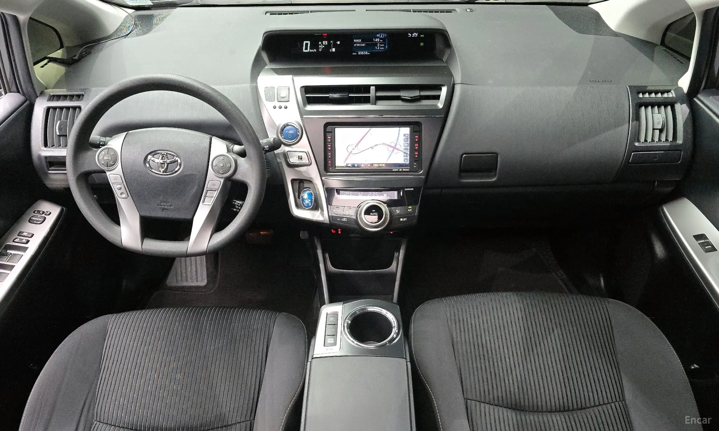 Toyota Prius V превью 7