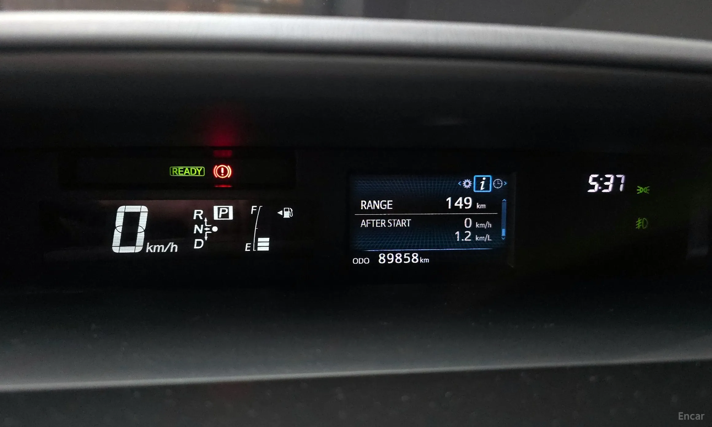 Toyota Prius V превью 8