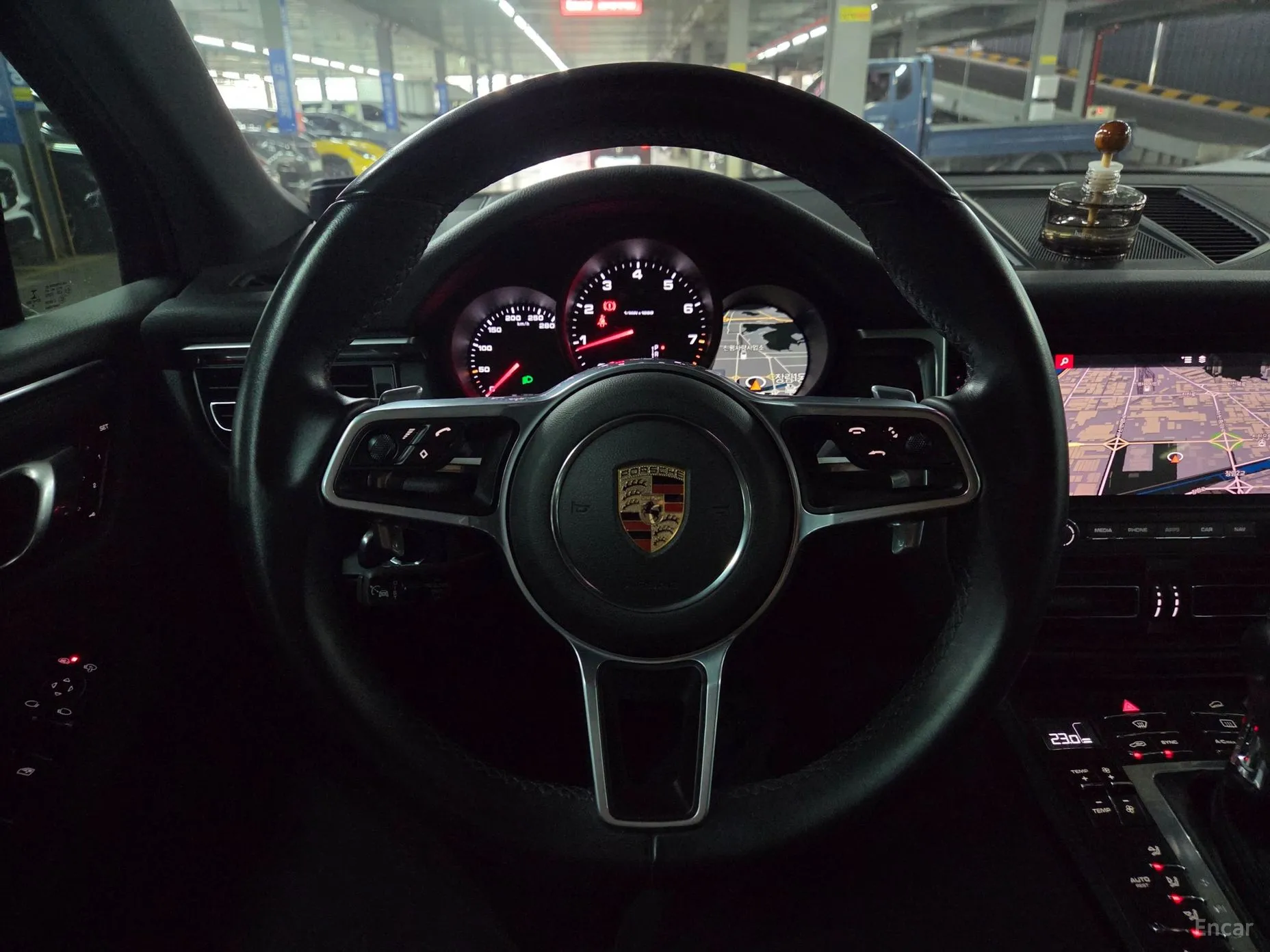 Porsche Macan превью 9