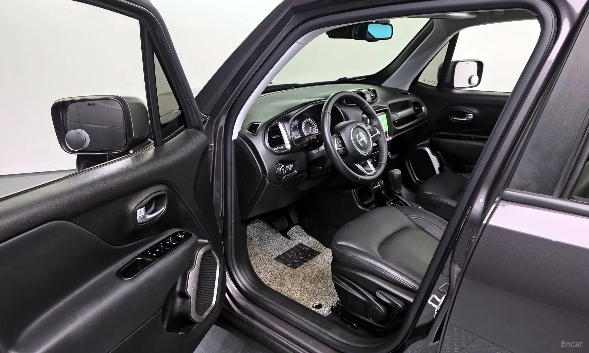 Jeep Renegade превью 10