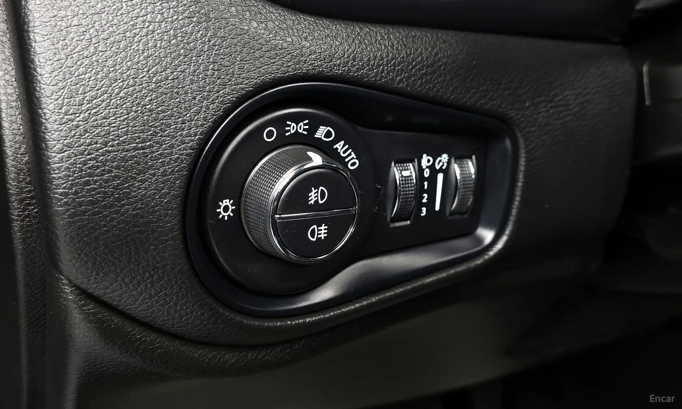 Jeep Renegade превью 16