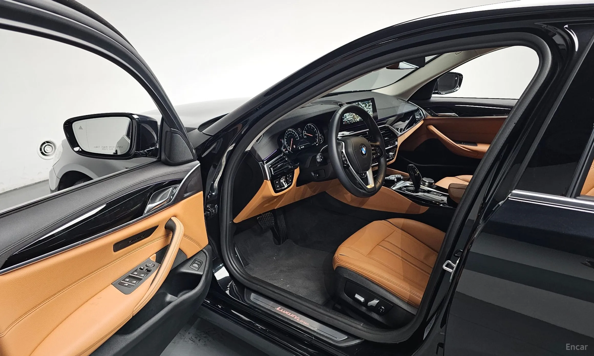 BMW 5 Series (G30) превью 10