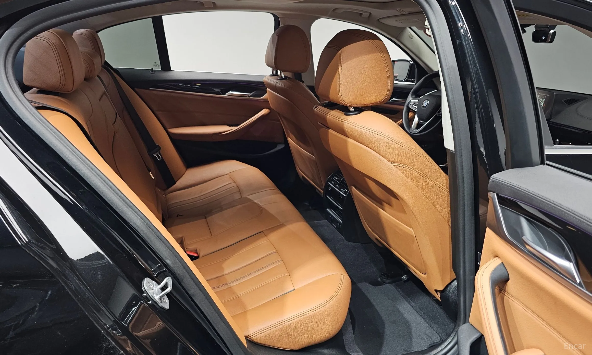 BMW 5 Series (G30) превью 11