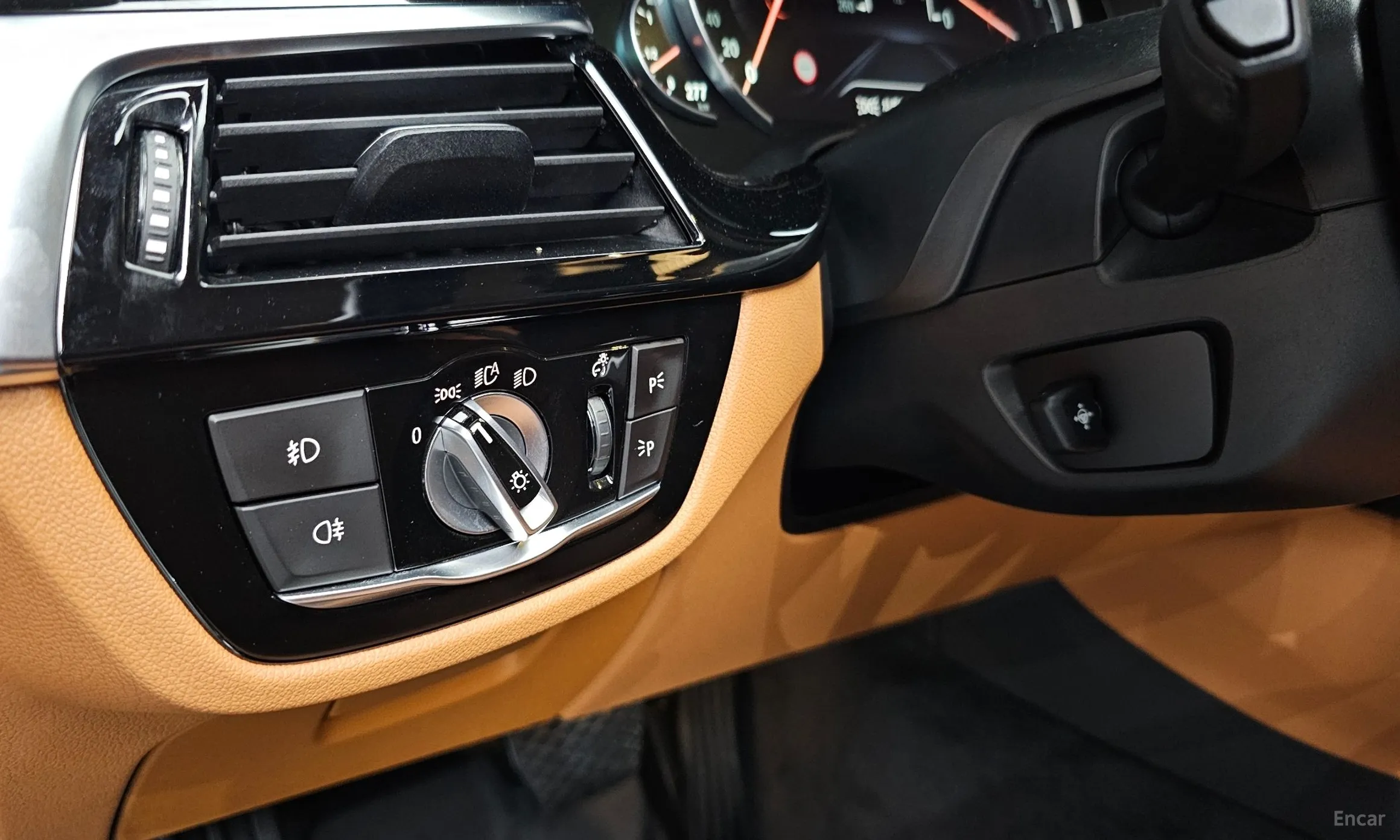 BMW 5 Series (G30) превью 18