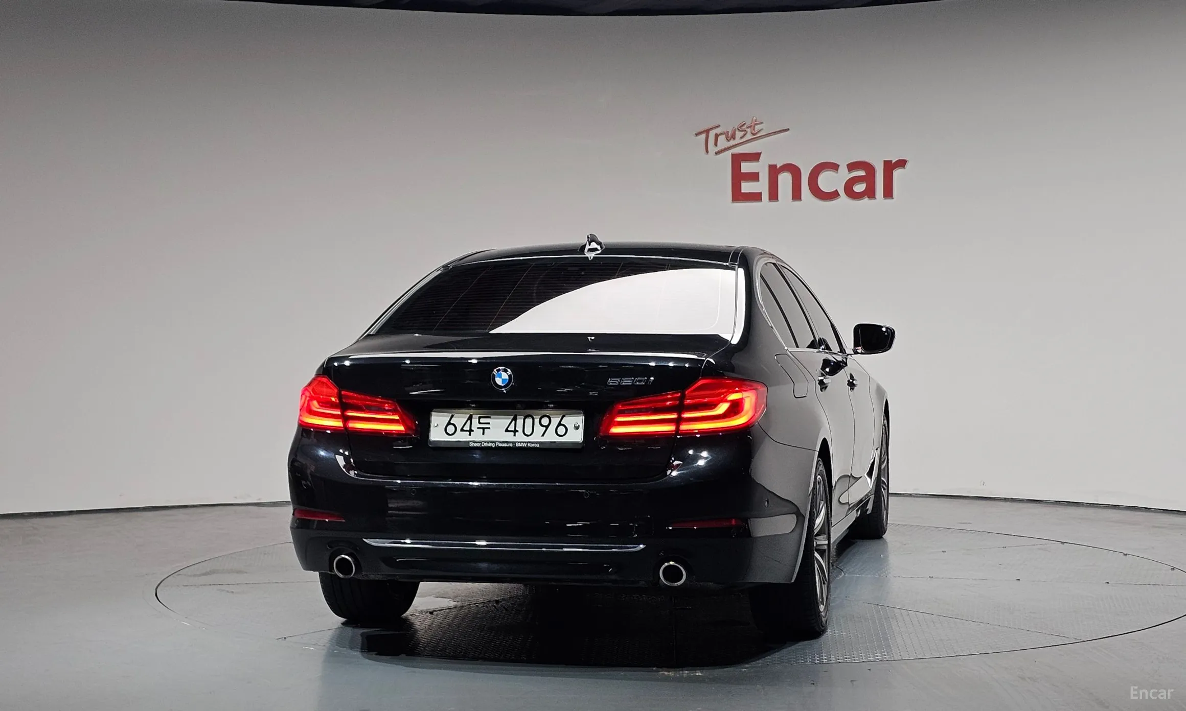 BMW 5 Series (G30) превью 4