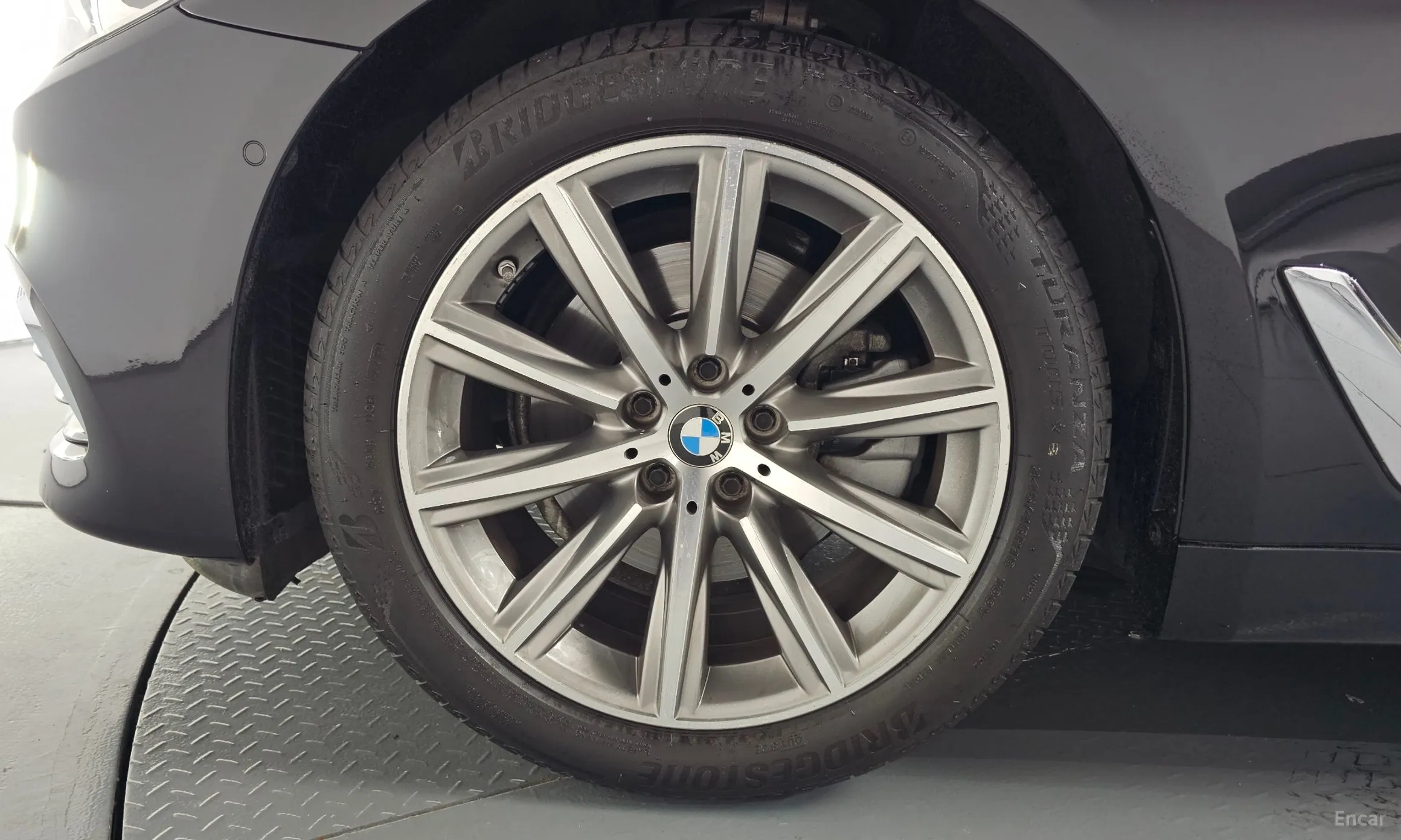 BMW 5 Series (G30) превью 5