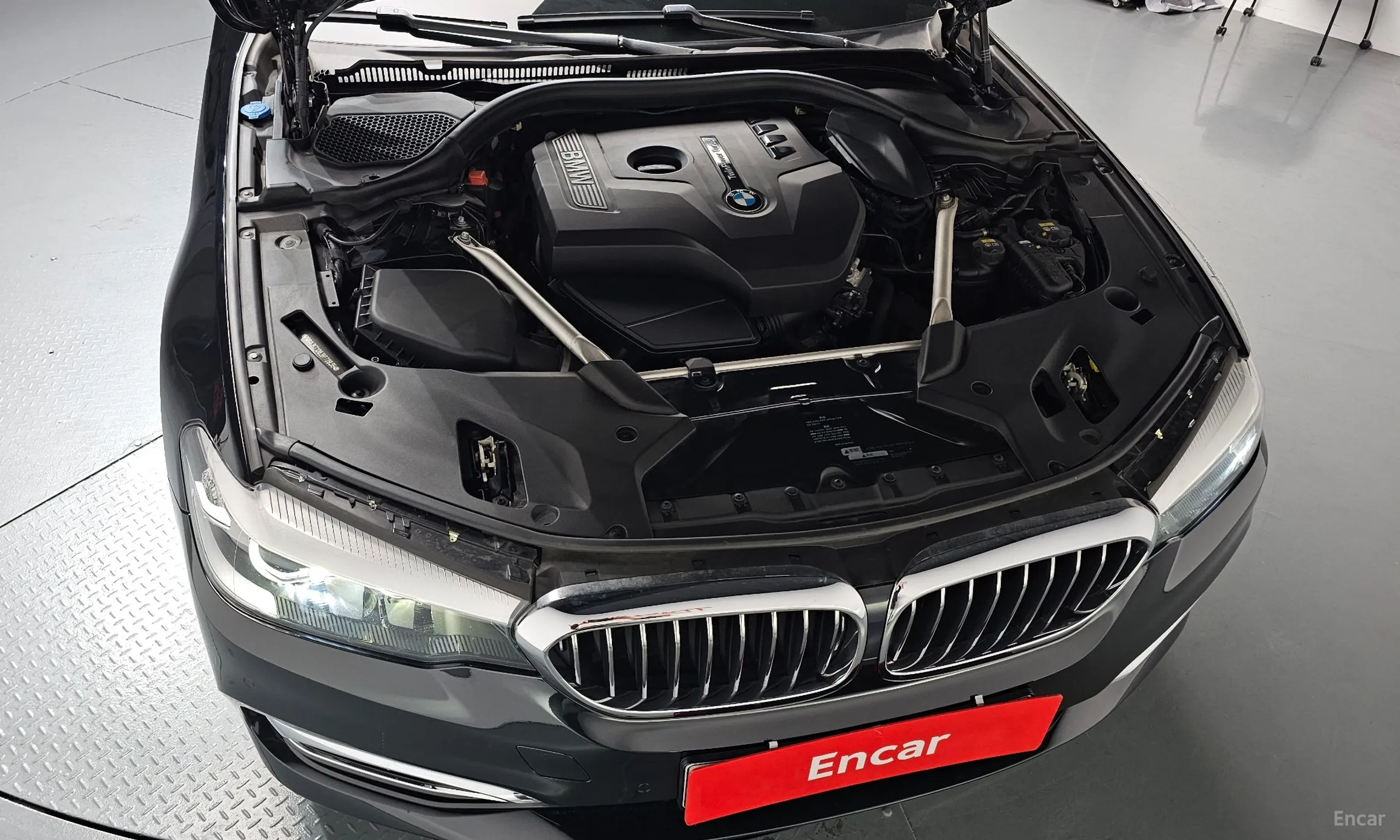 BMW 5 Series (G30) превью 6