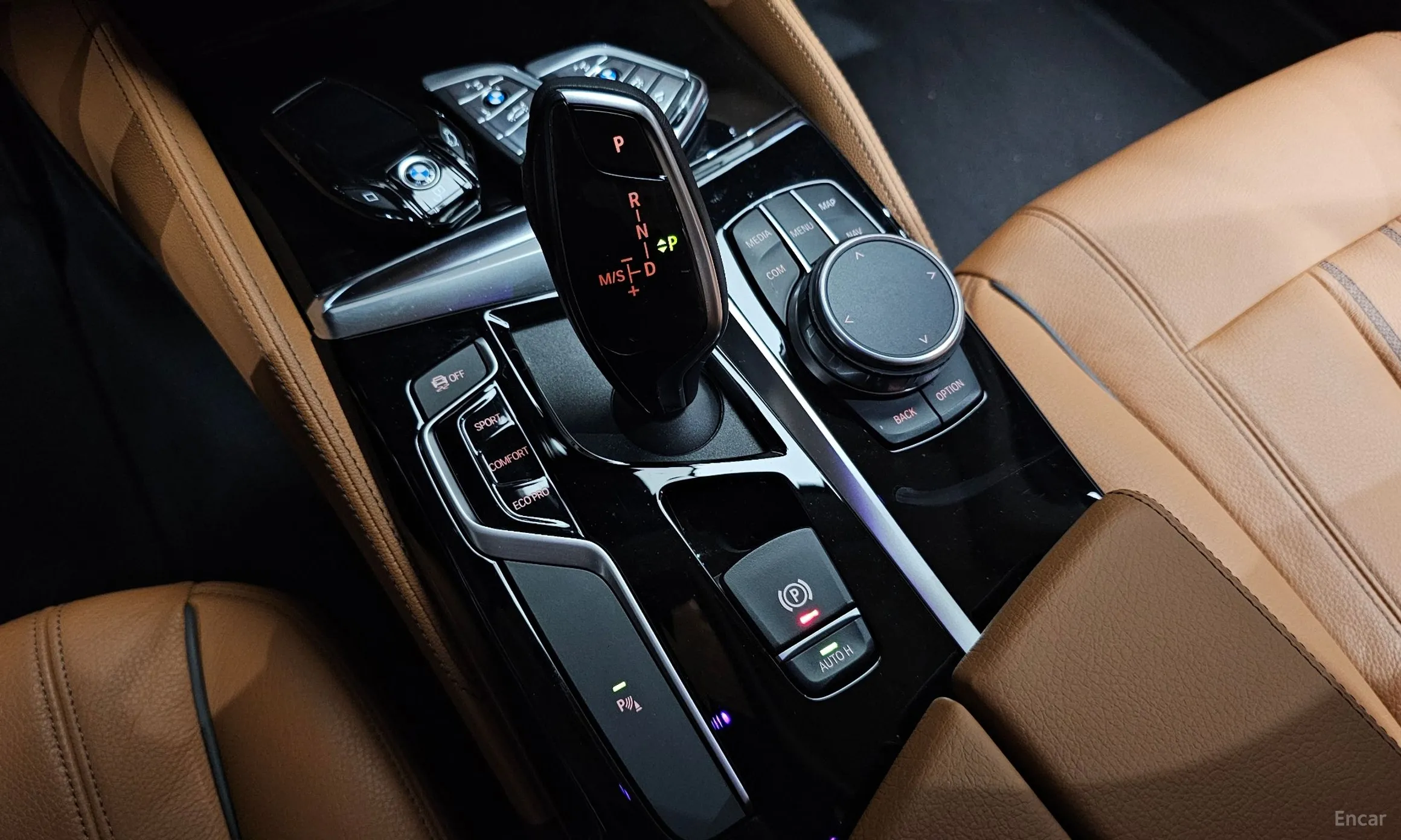 BMW 5 Series (G30) превью 9