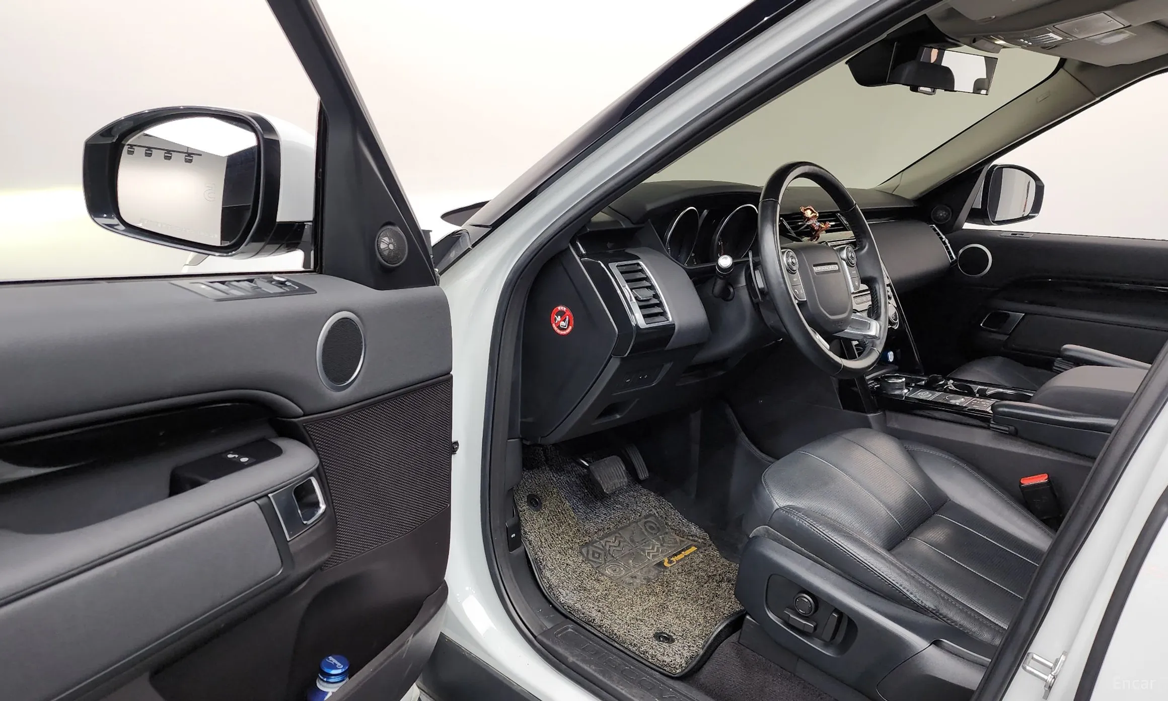Land Rover Discovery 5 превью 10