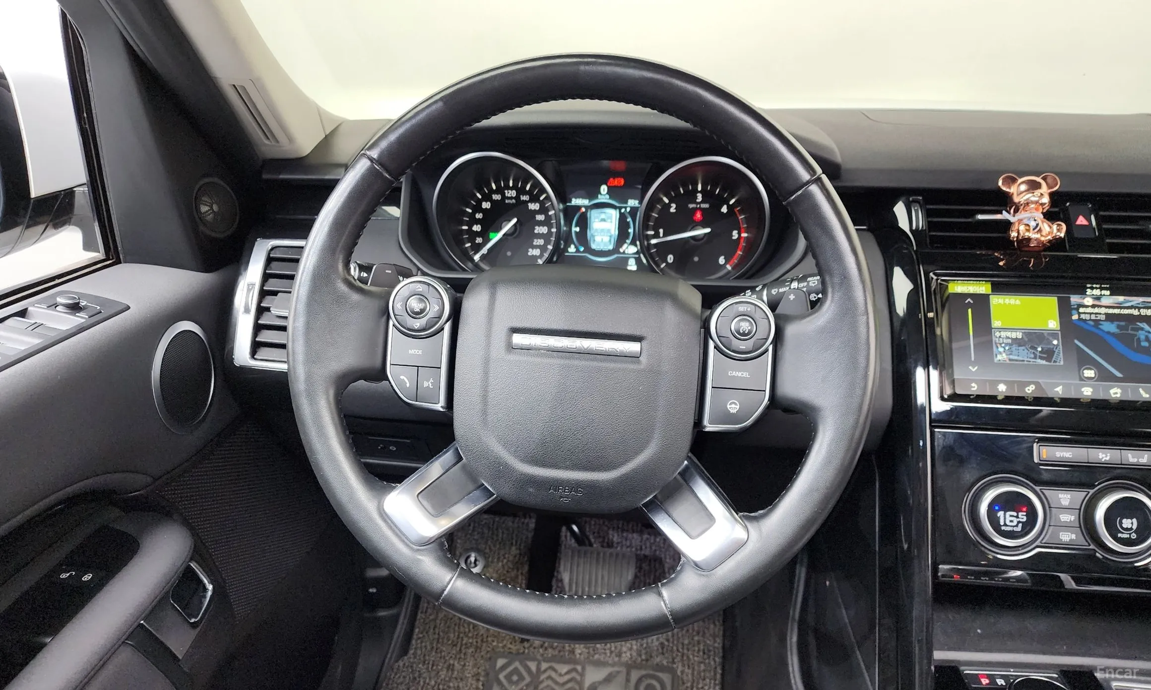 Land Rover Discovery 5 превью 12
