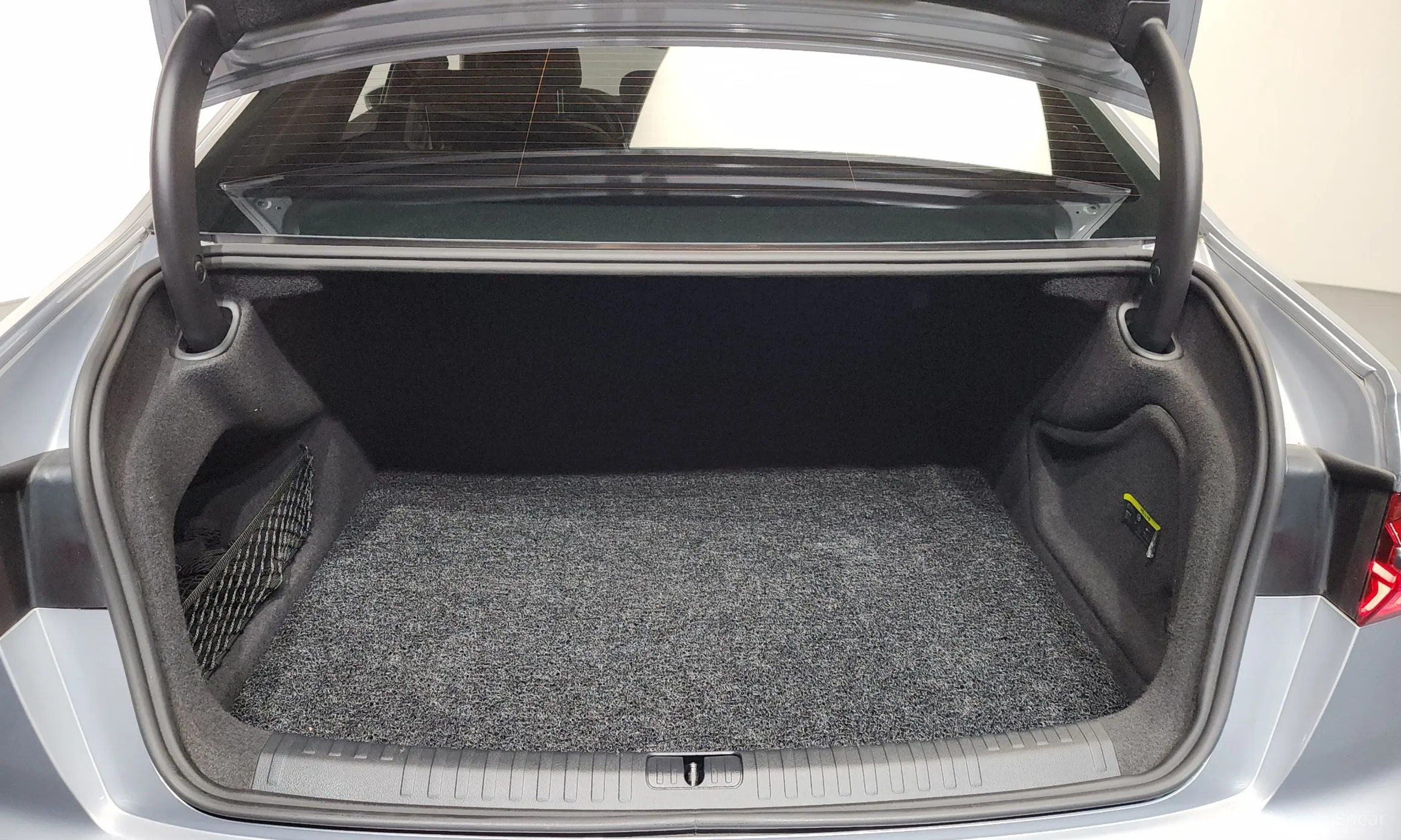 Audi A6 (C8) превью 18