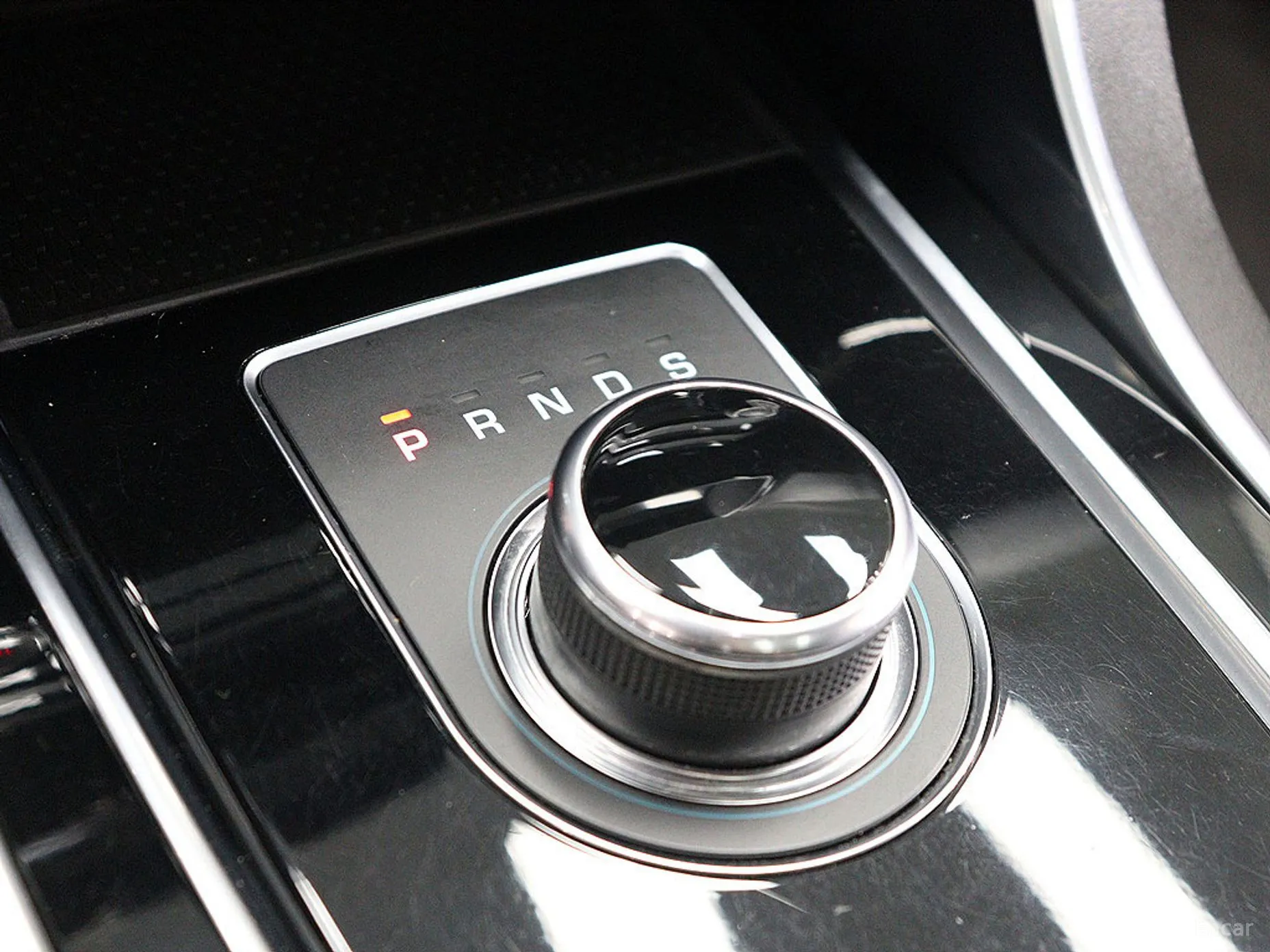 Jaguar XE превью 10