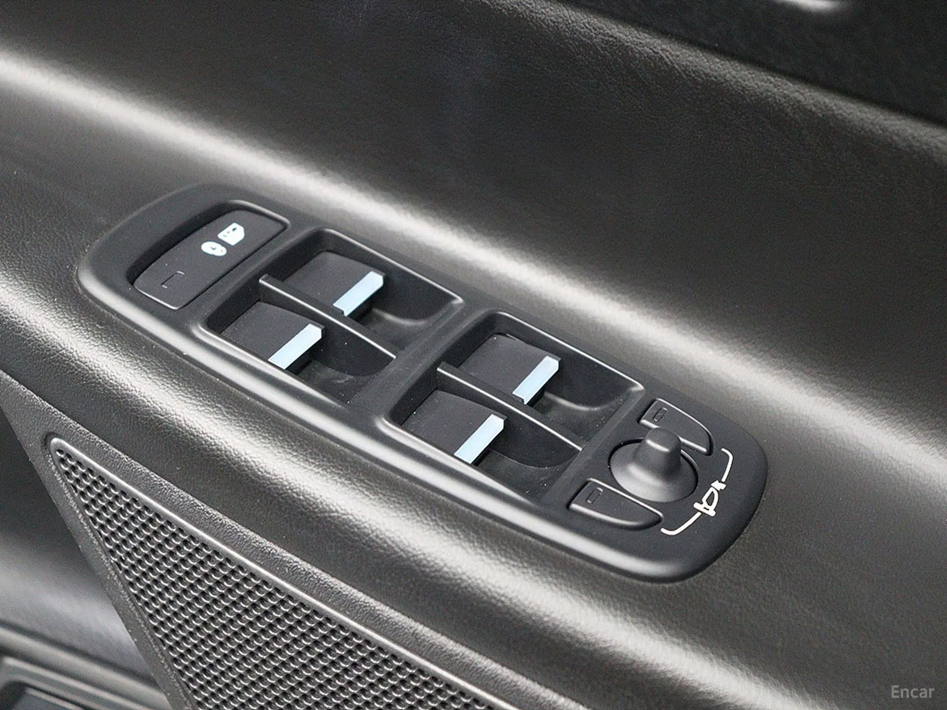 Jaguar XE превью 13