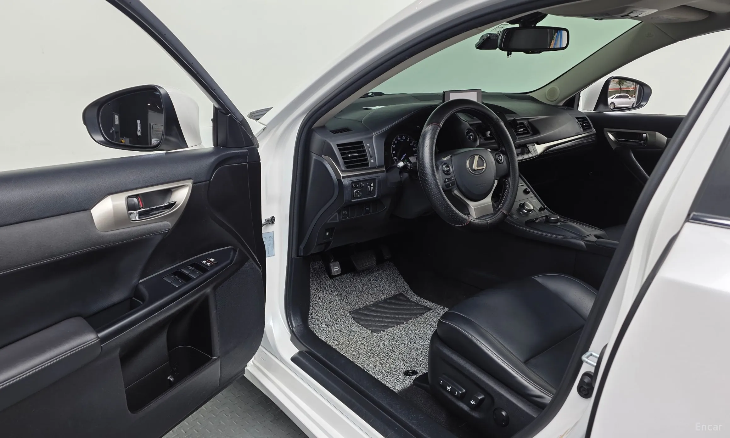 Lexus CT200h превью 10