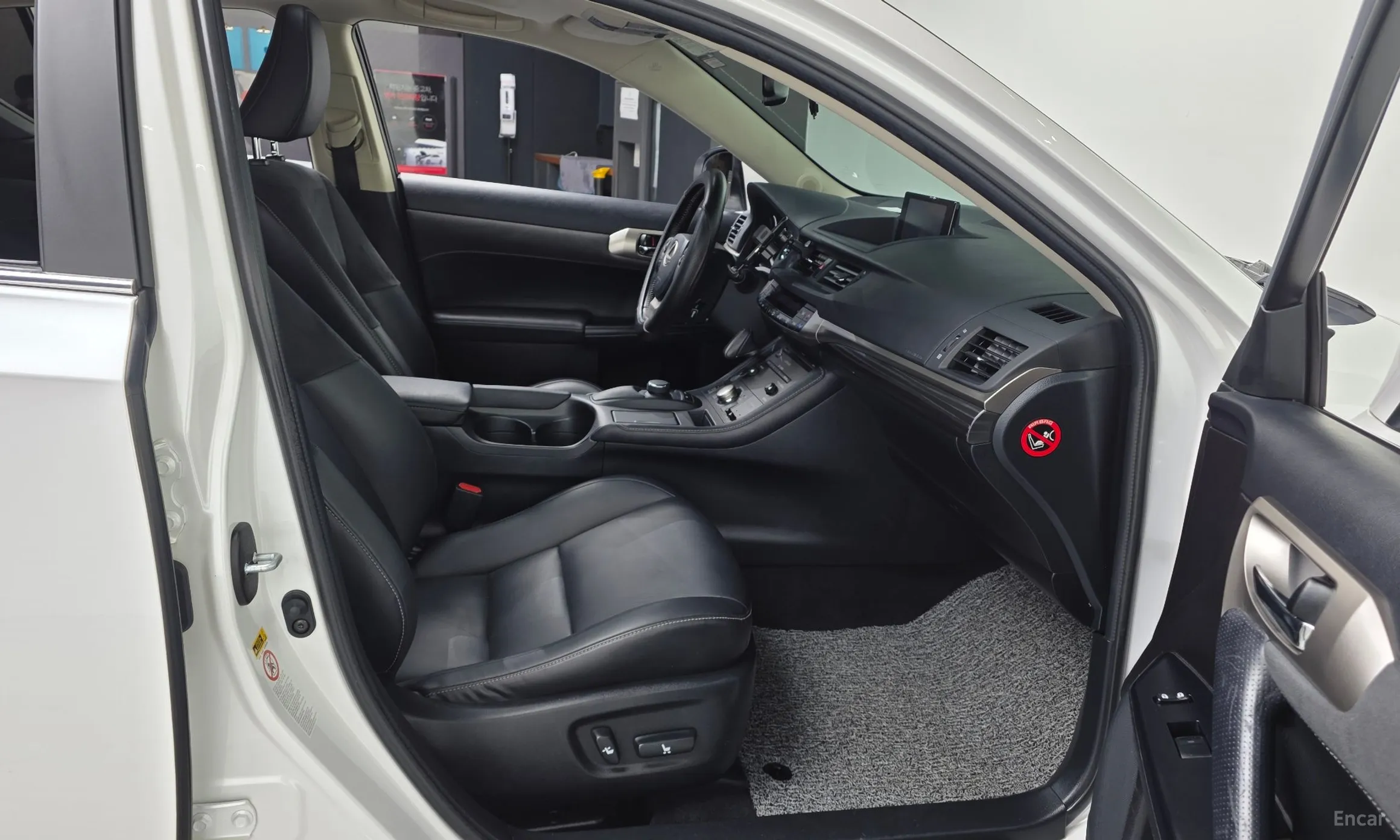 Lexus CT200h превью 11