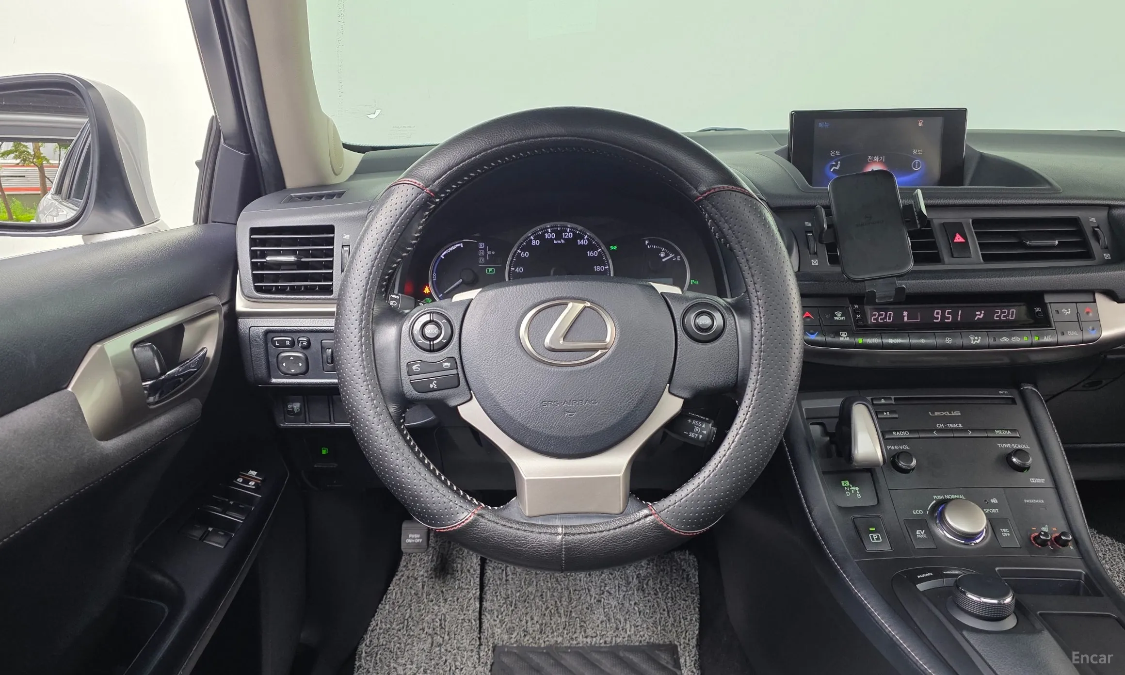 Lexus CT200h превью 13