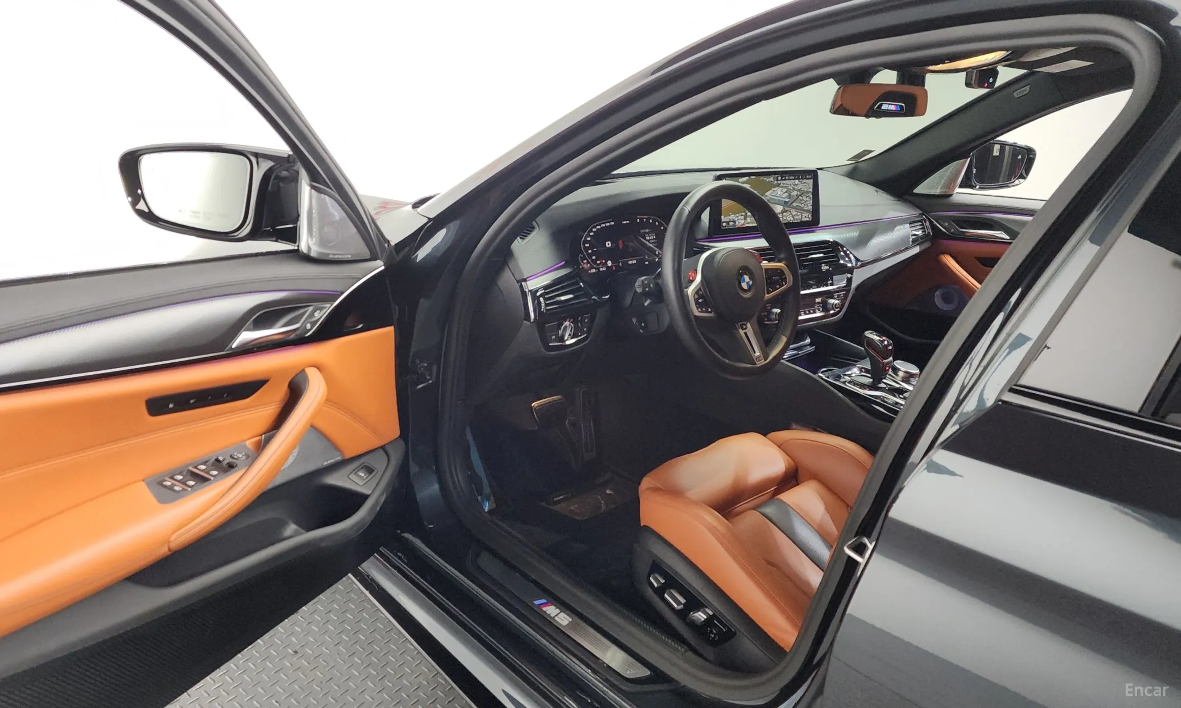 BMW M5 (F90) превью 10