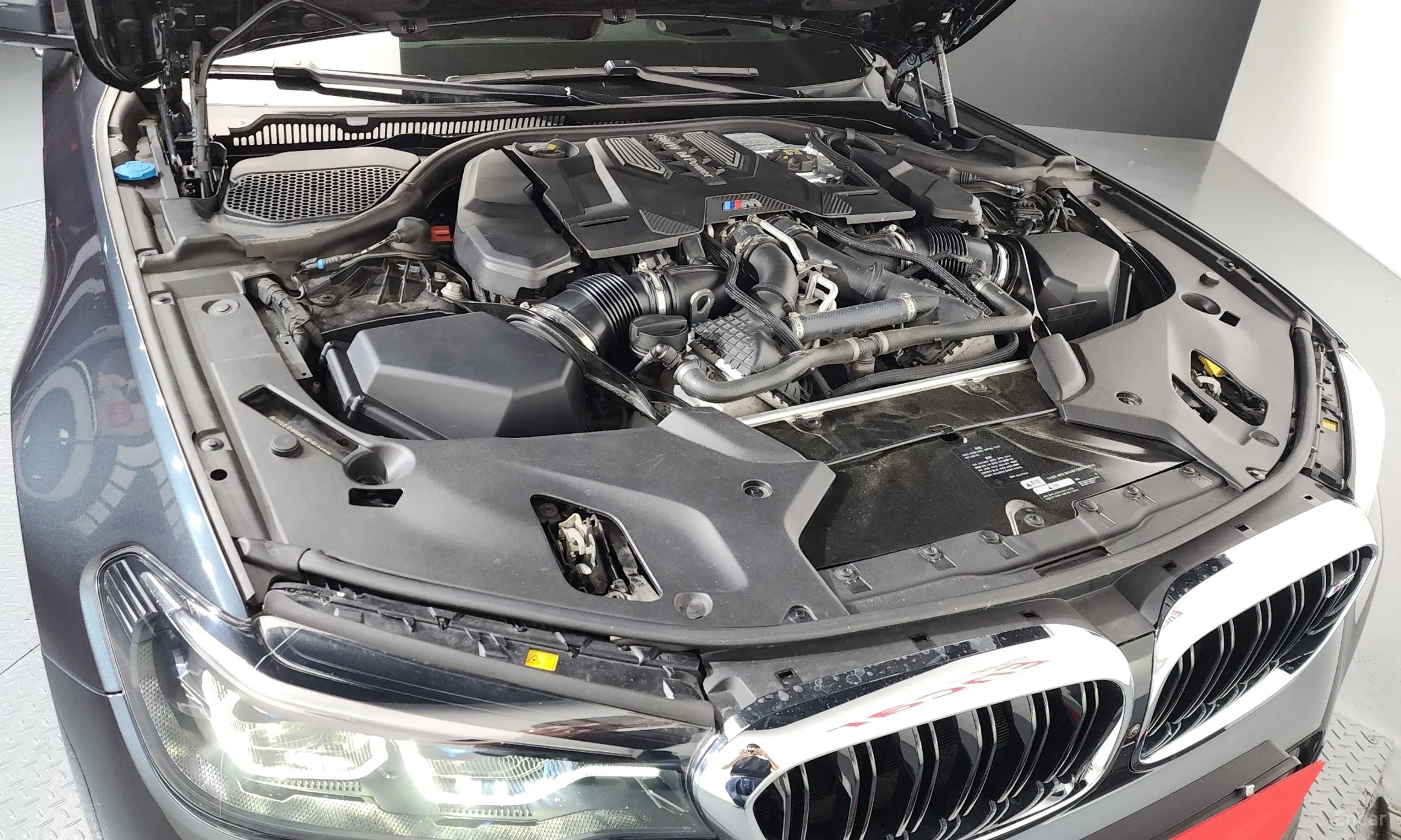 BMW M5 (F90) превью 6
