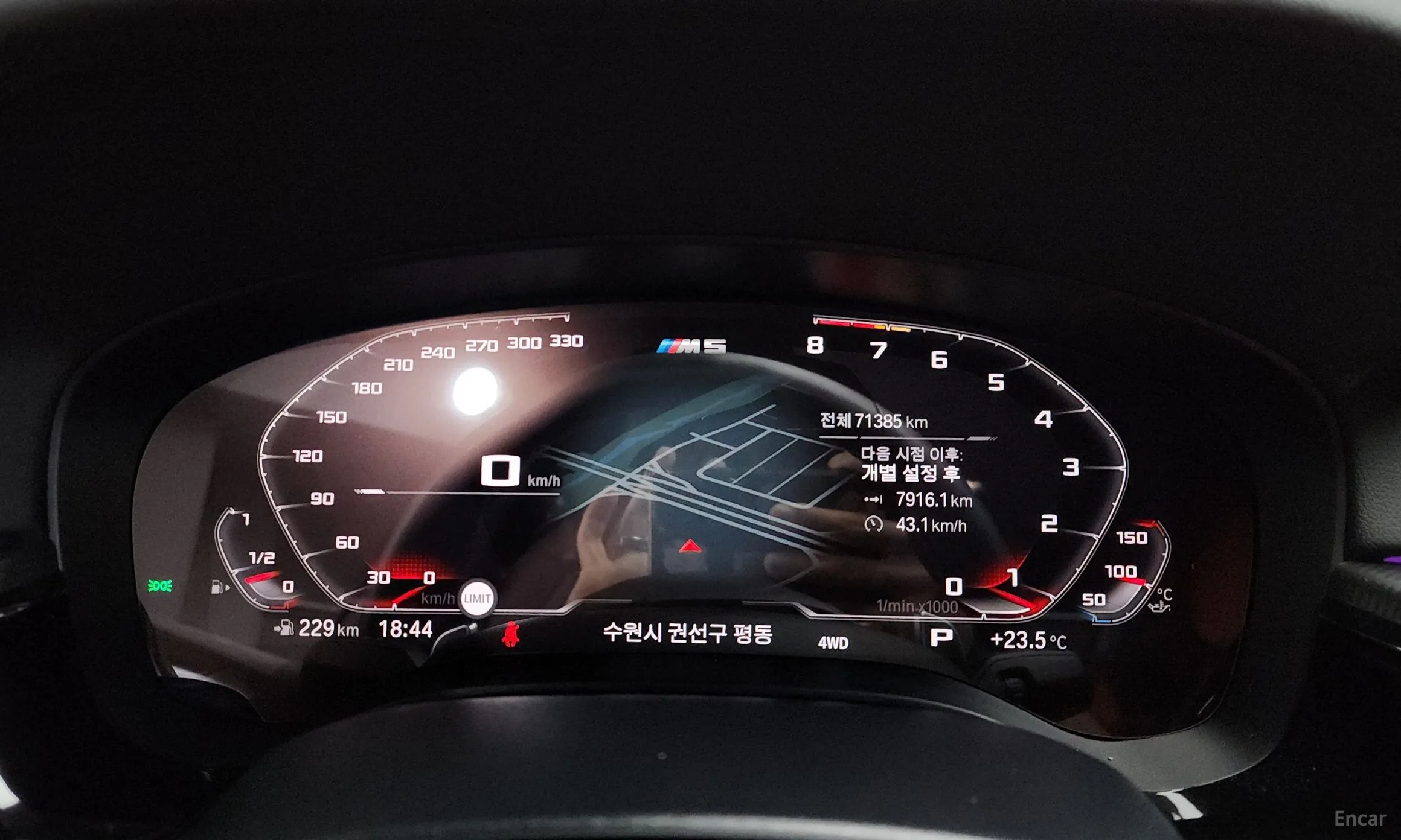 BMW M5 (F90) превью 8