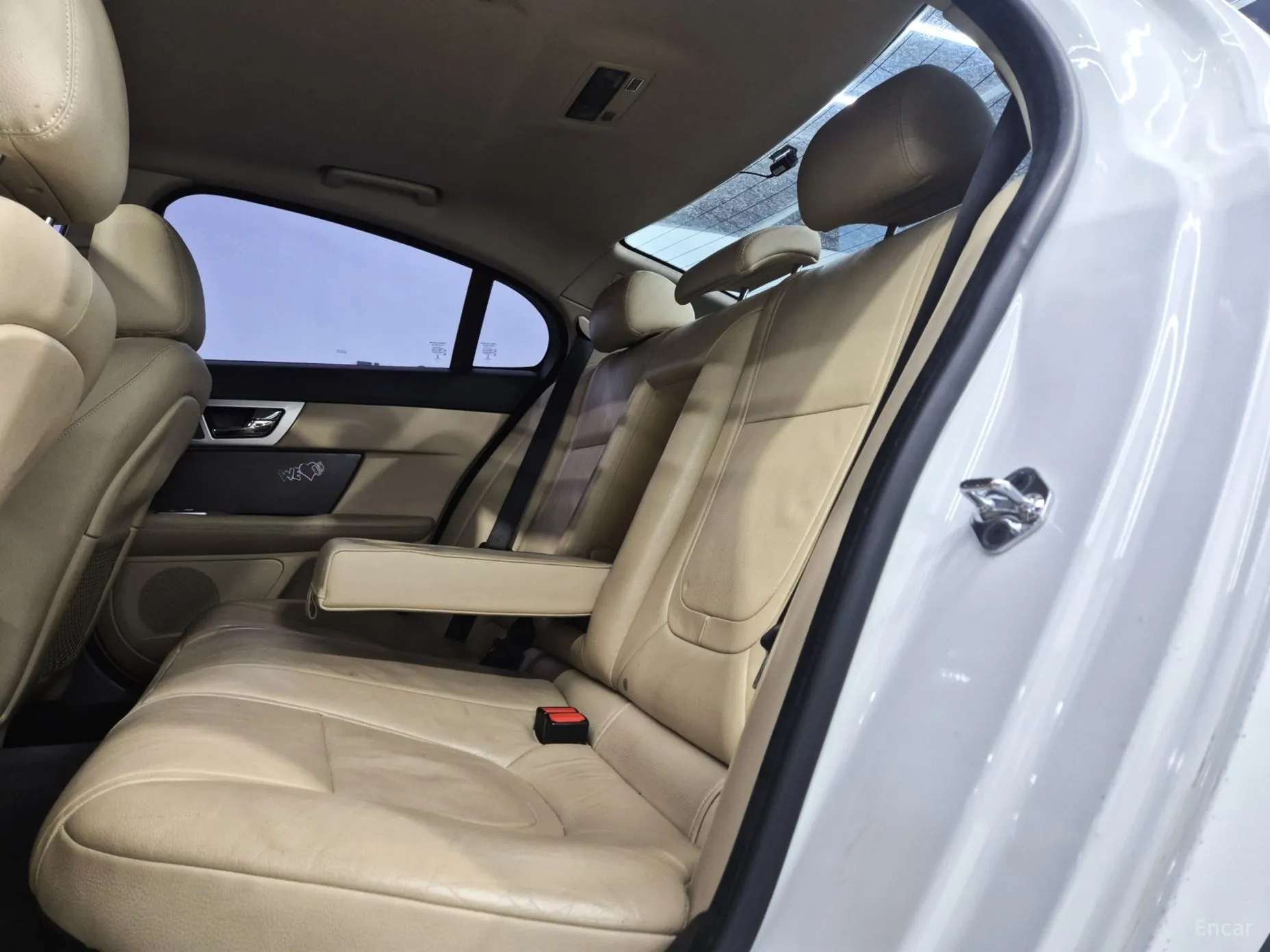 Jaguar New XF превью 10