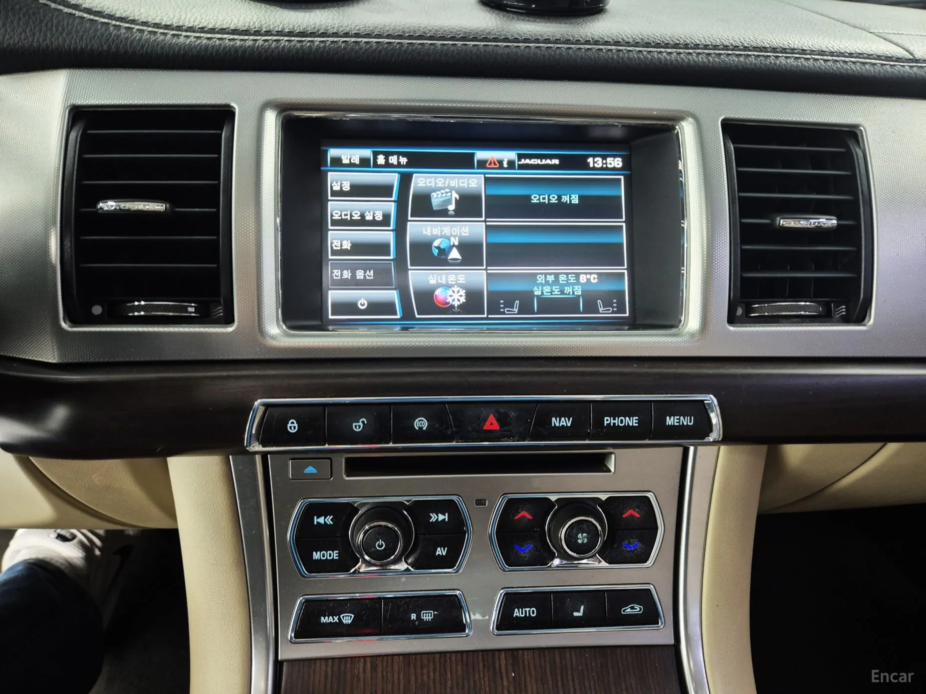 Jaguar New XF превью 12