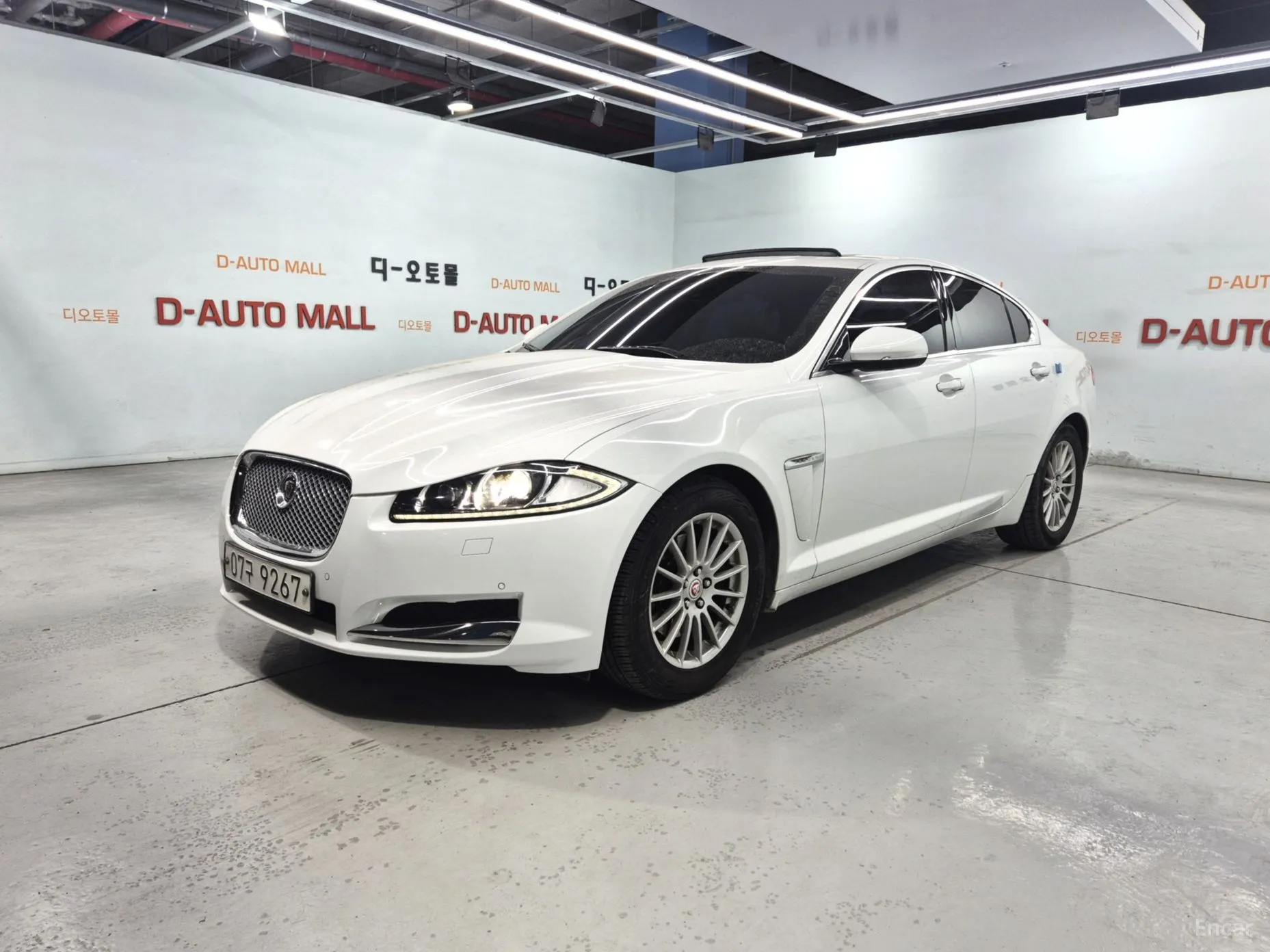 Jaguar New XF превью 3