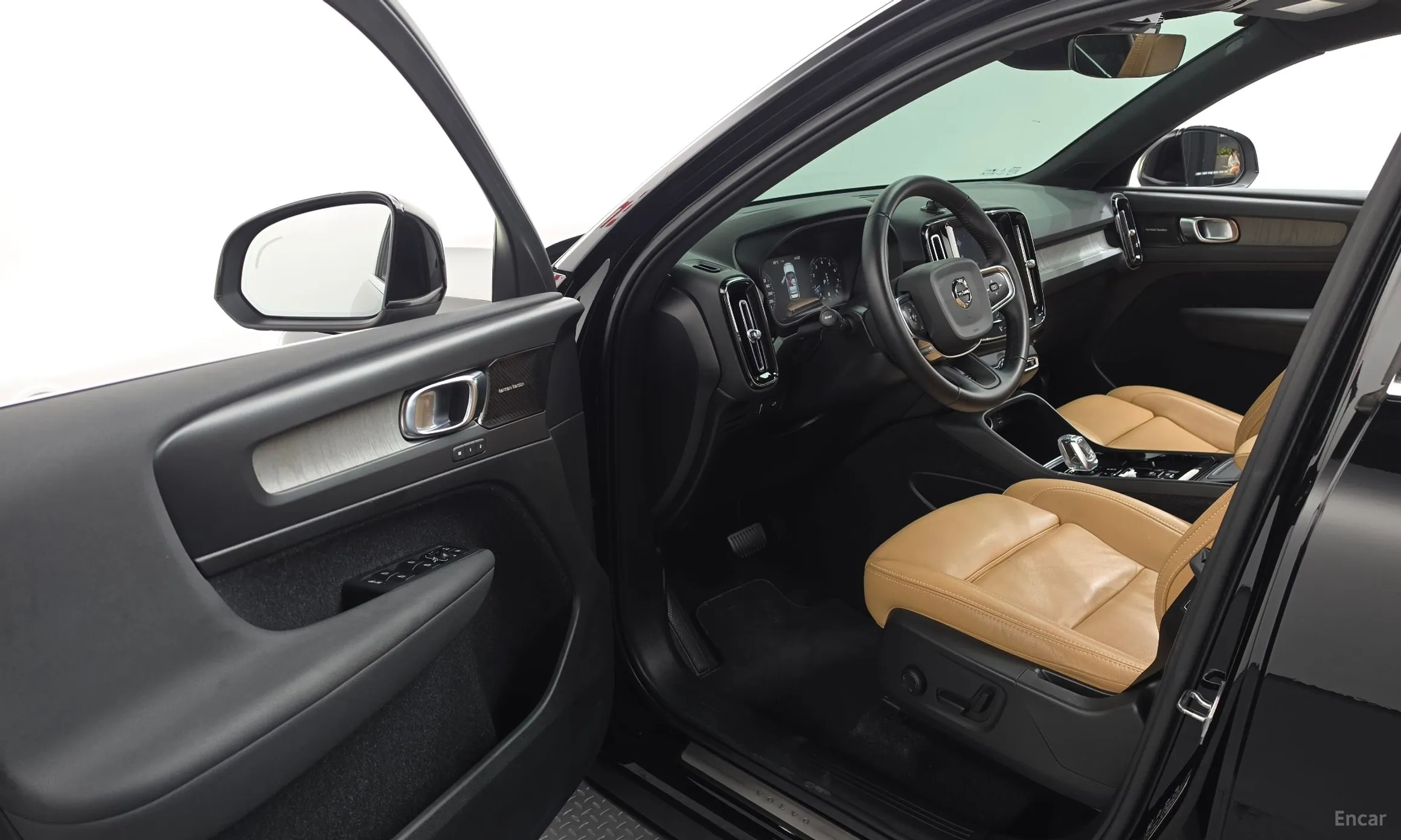 Volvo XC40 превью 10