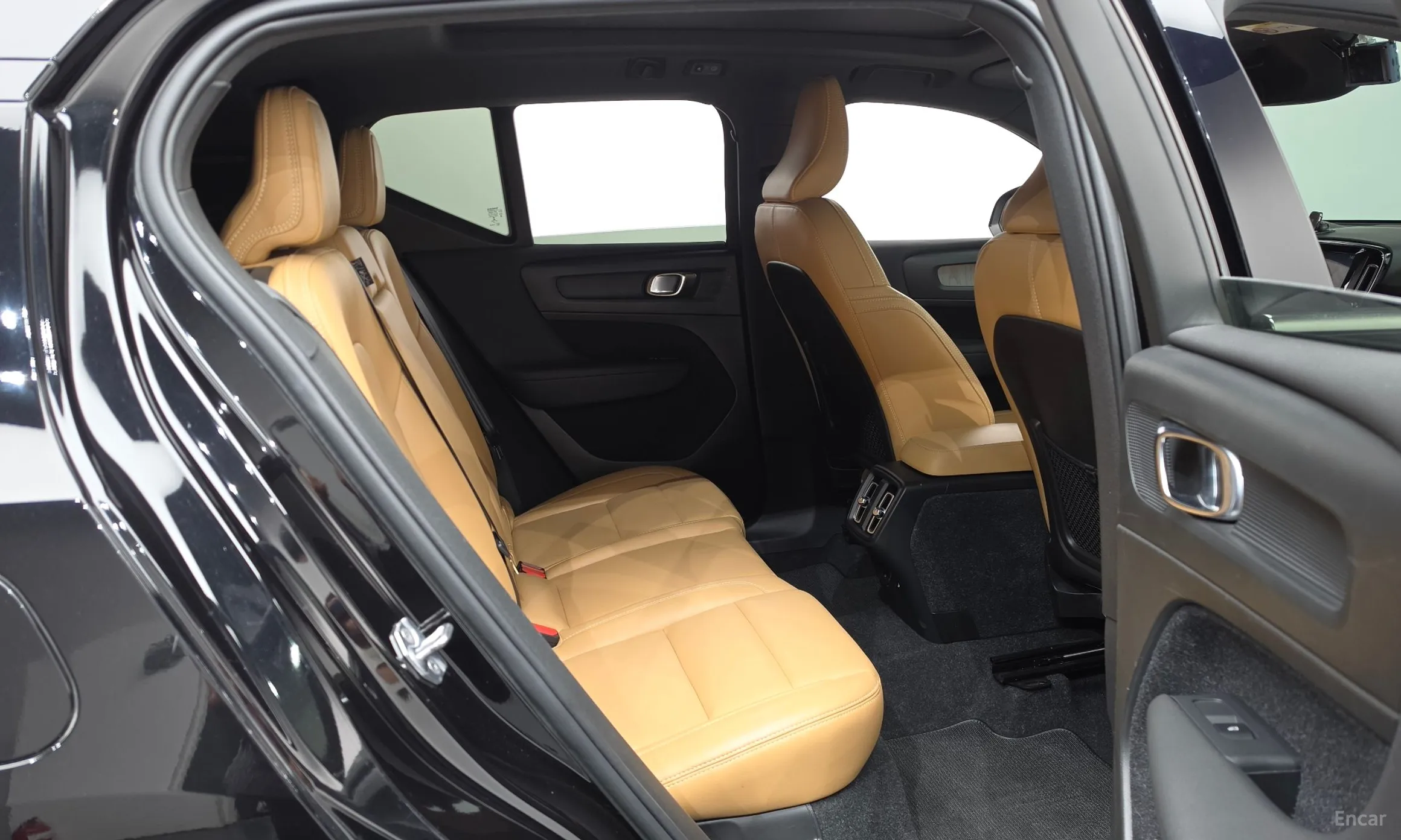 Volvo XC40 превью 11