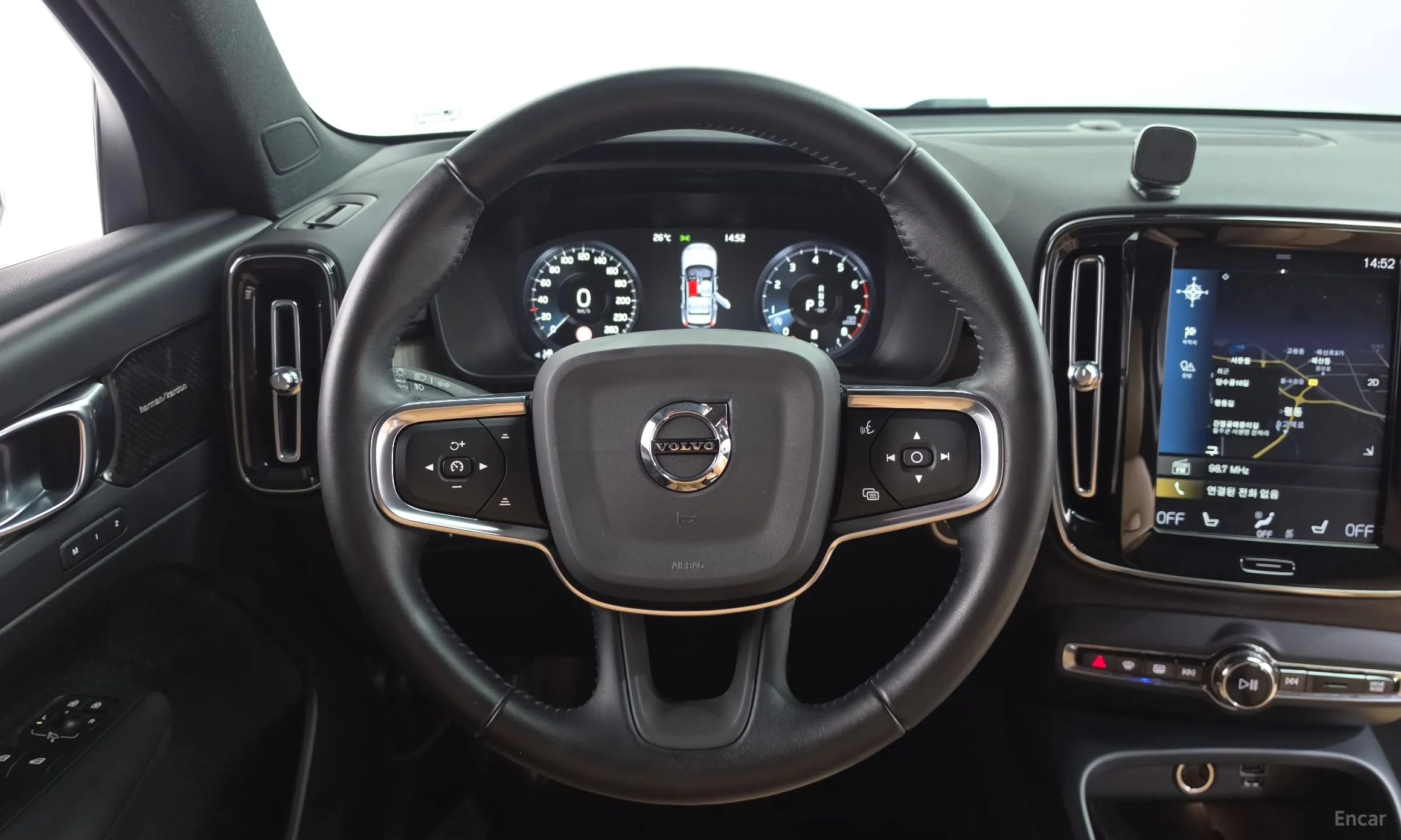 Volvo XC40 превью 12