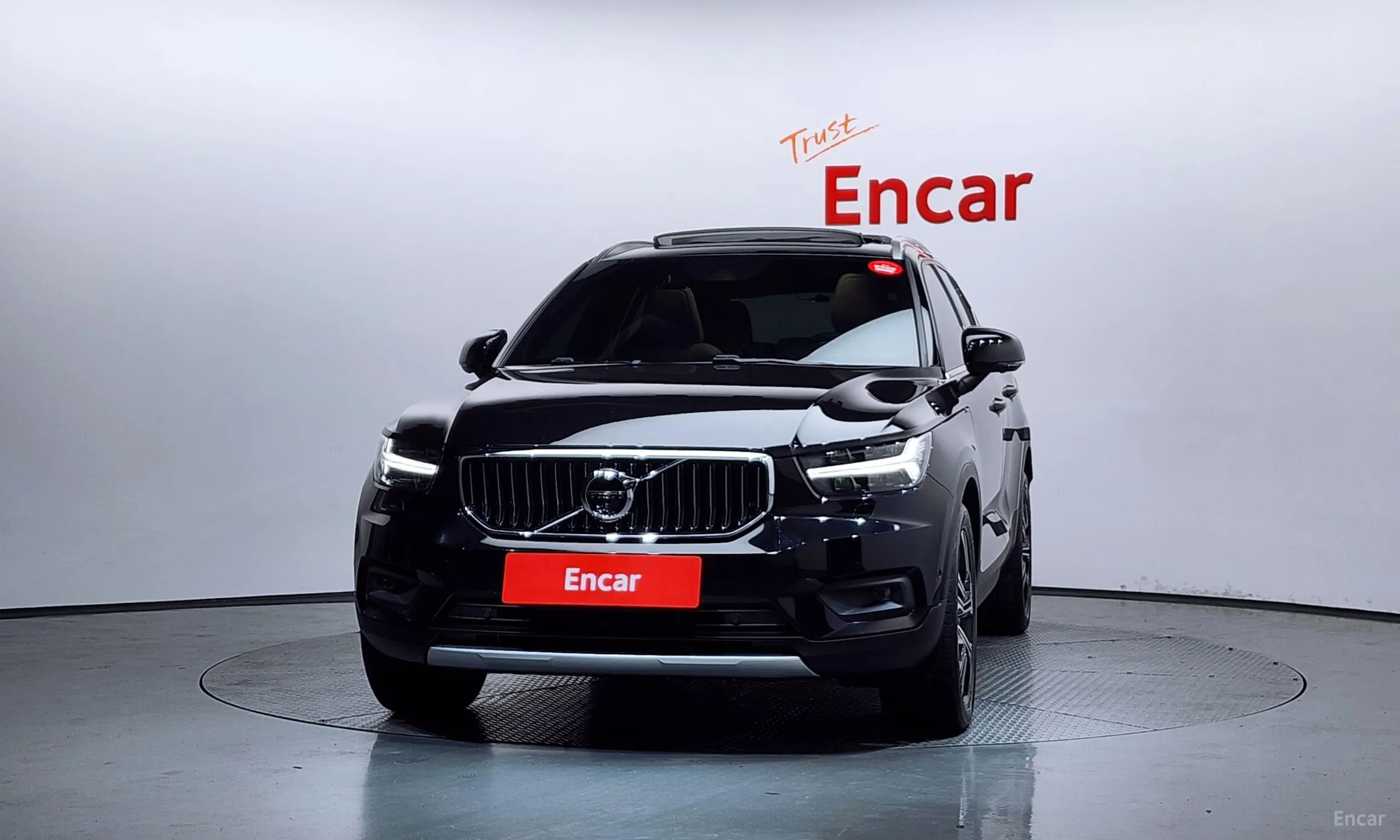 Volvo XC40 превью 3