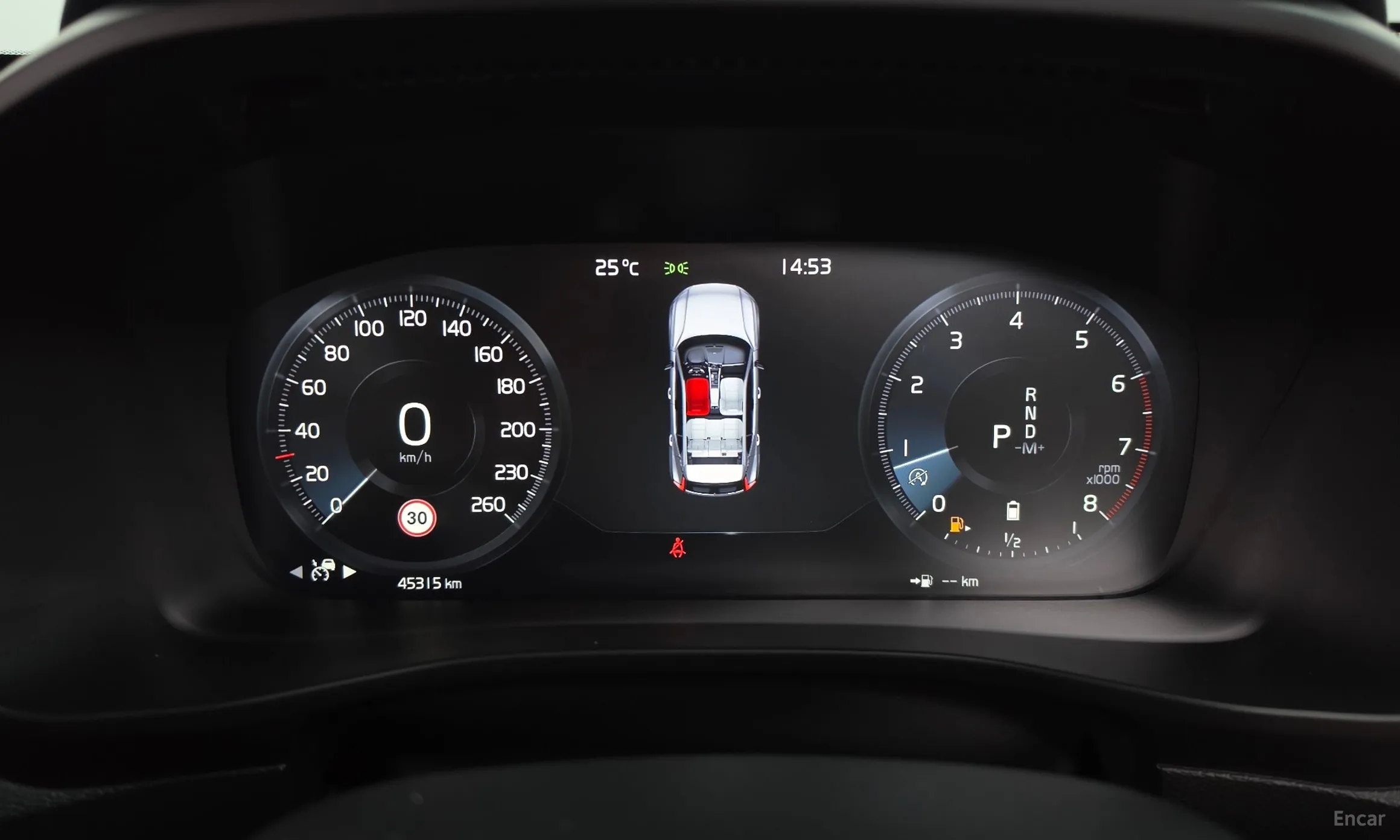 Volvo XC40 превью 8