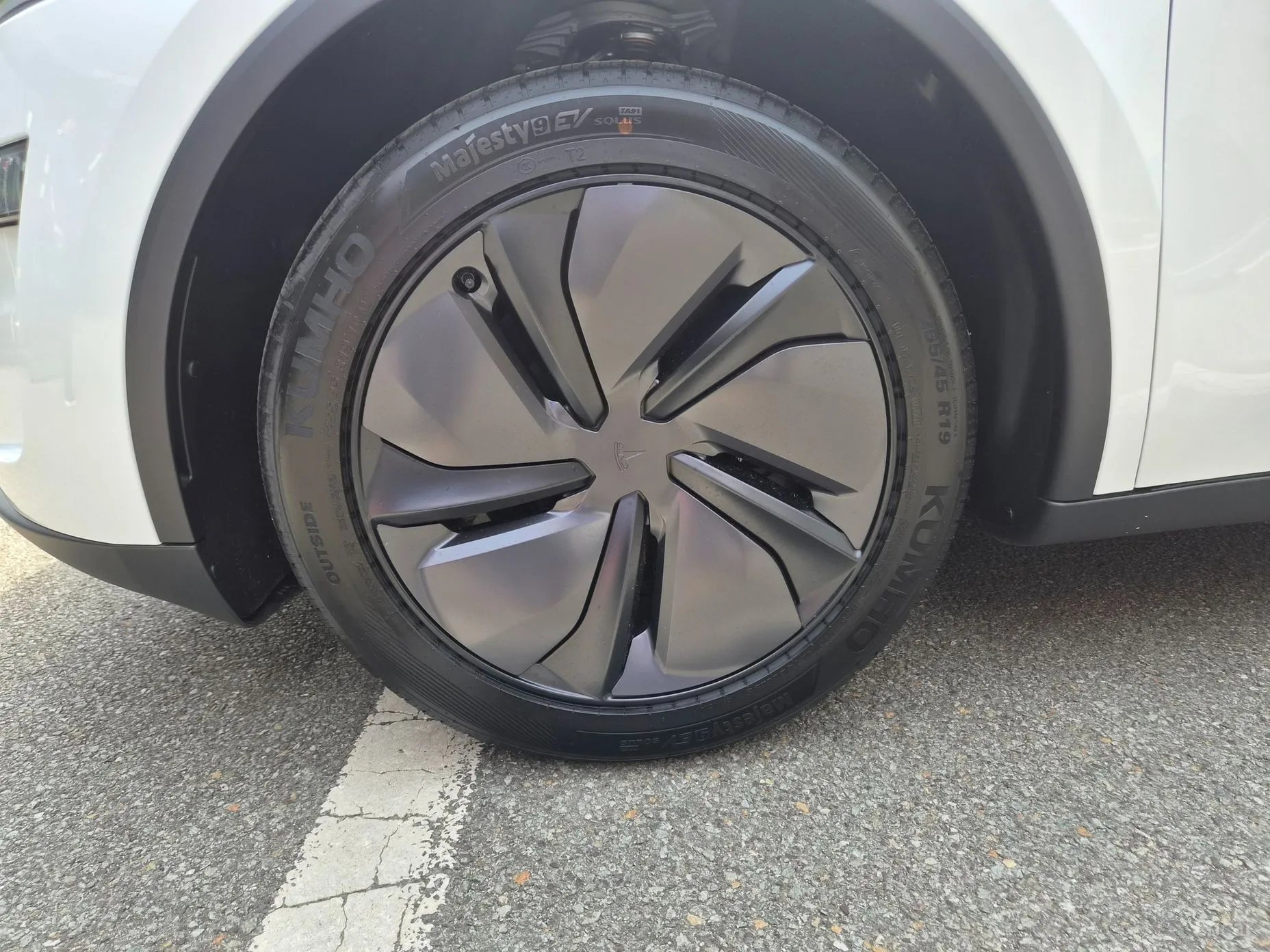 Tesla Model Y превью 18